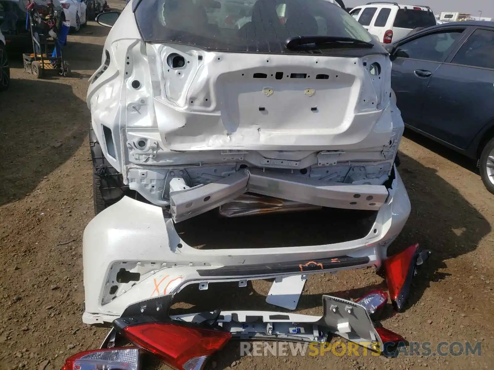 9 Photograph of a damaged car JTNKHMBX9M1109622 TOYOTA C-HR 2021