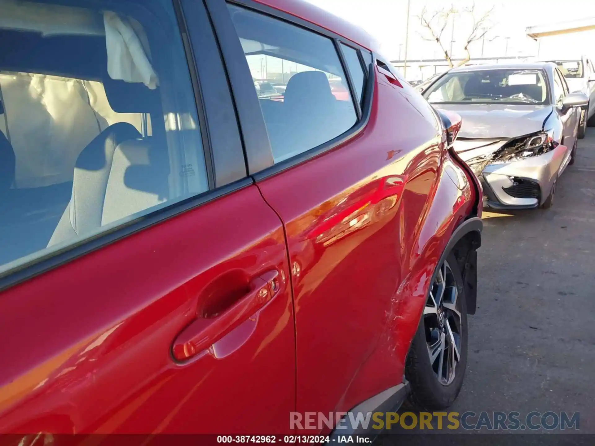 18 Photograph of a damaged car NMTKHMBX8NR143106 TOYOTA C-HR 2022