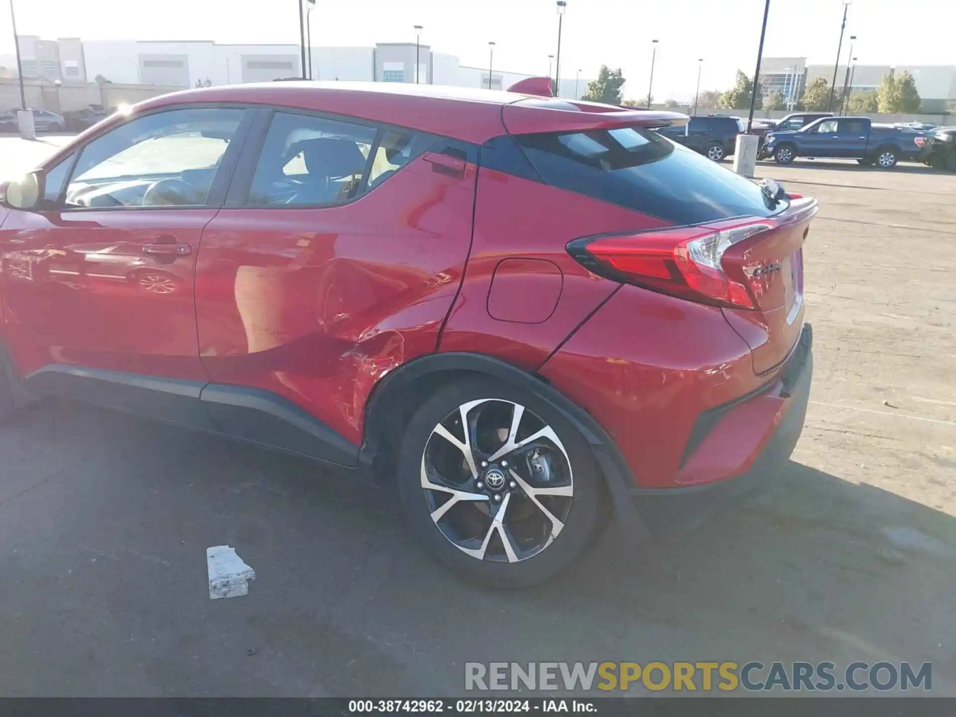 6 Photograph of a damaged car NMTKHMBX8NR143106 TOYOTA C-HR 2022