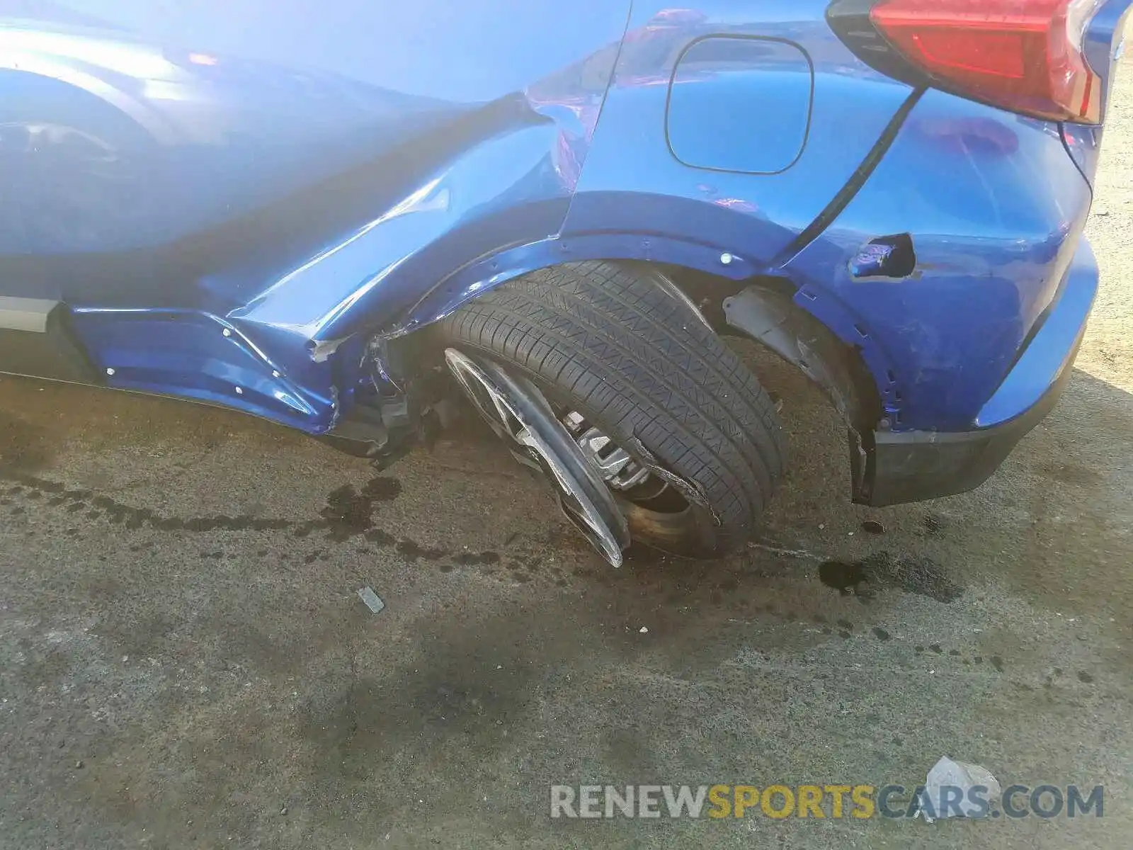 9 Photograph of a damaged car JTNKHMBX0K1051090 TOYOTA C-HR XLE 2019