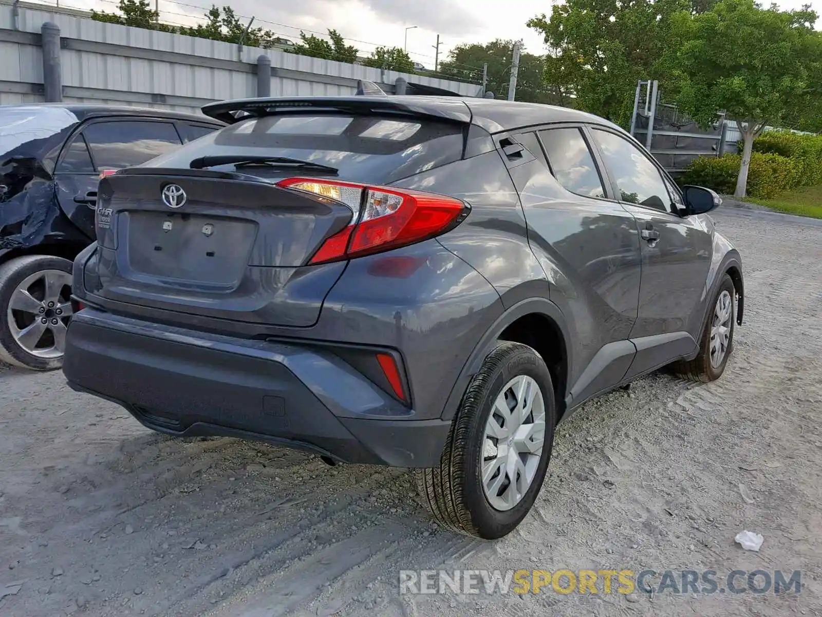 4 Photograph of a damaged car JTNKHMBX1K1026294 TOYOTA C-HR XLE 2019