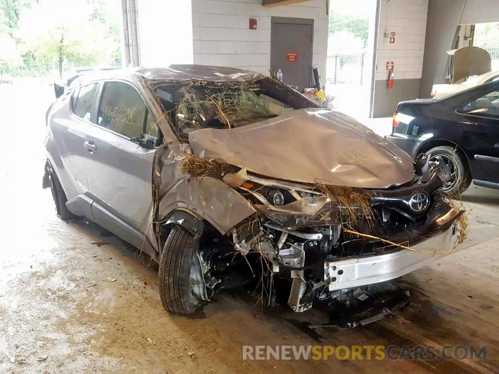 1 Photograph of a damaged car JTNKHMBX1K1033214 TOYOTA C-HR XLE 2019