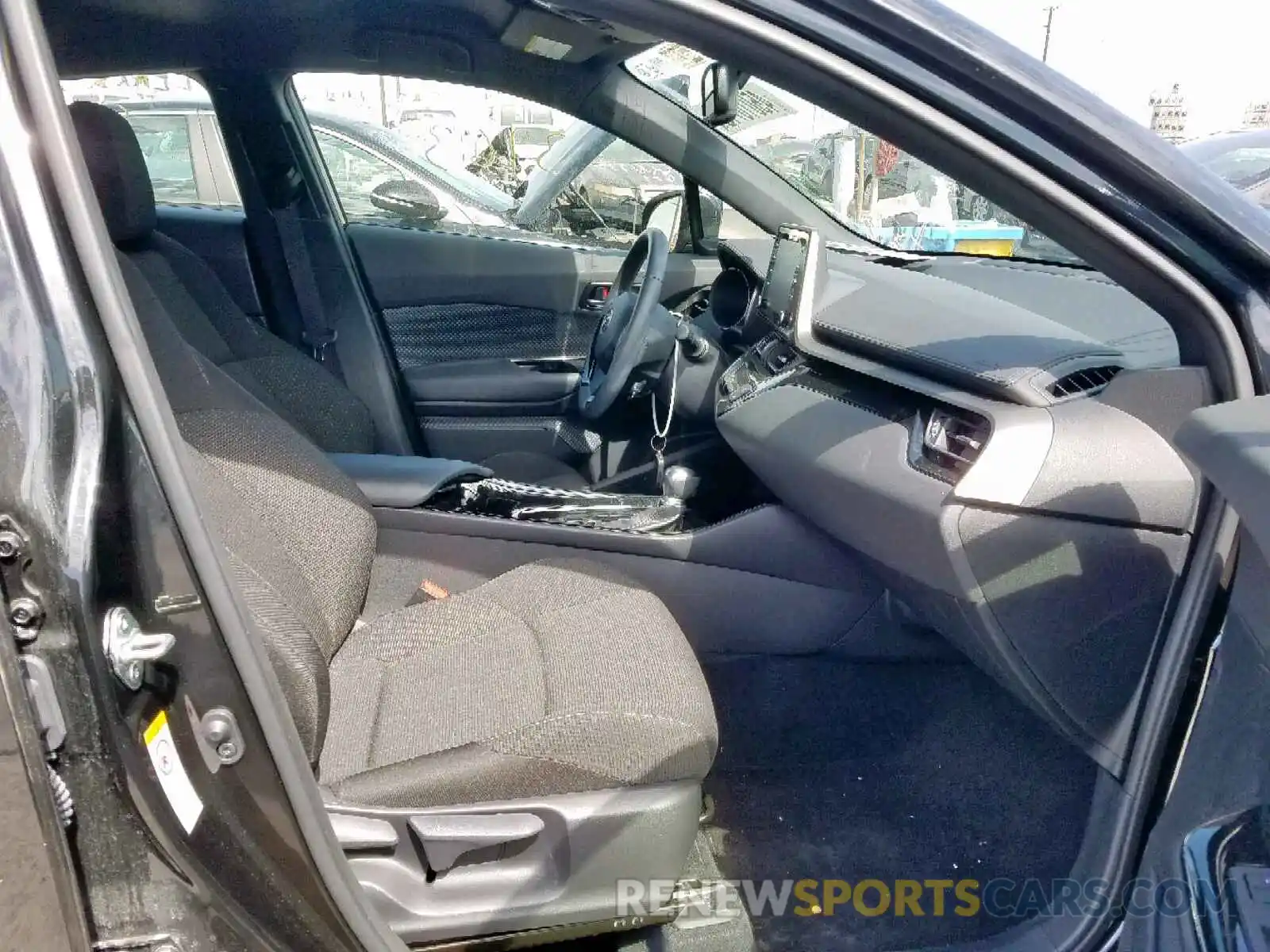 5 Photograph of a damaged car JTNKHMBX1K1041880 TOYOTA C-HR XLE 2019