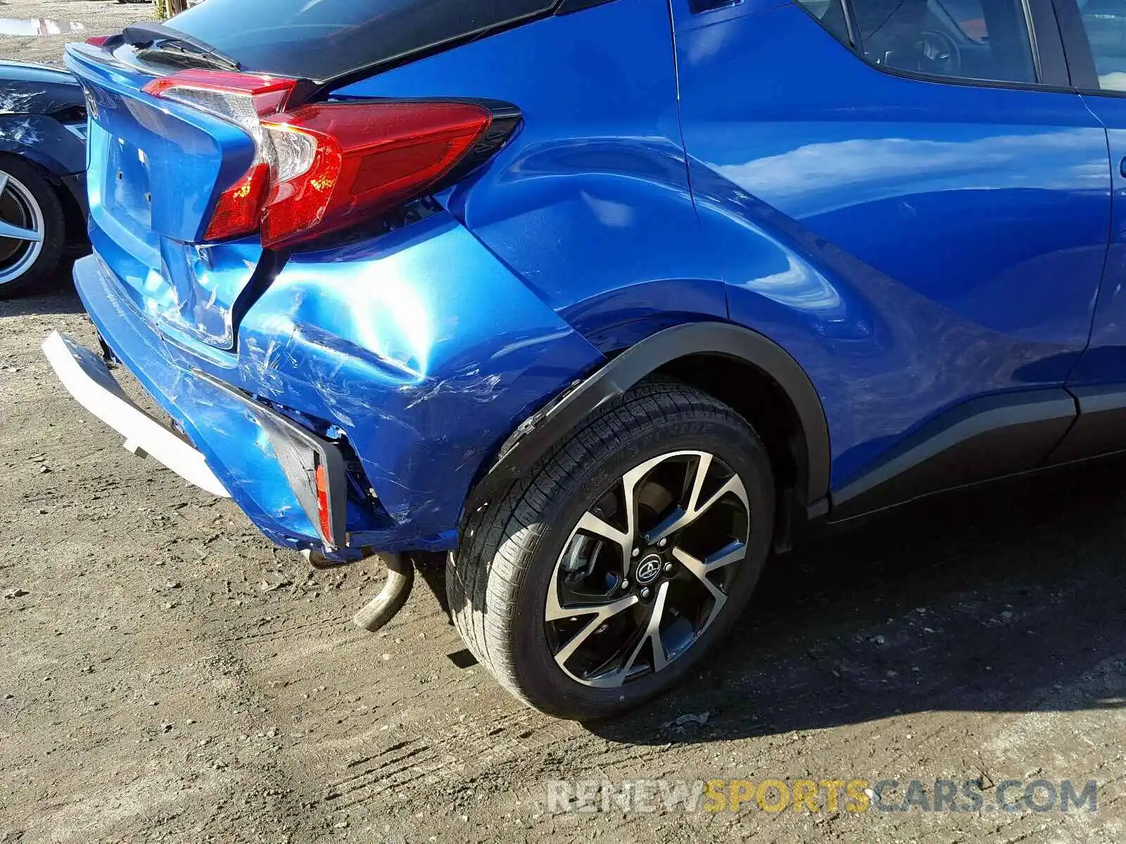 9 Photograph of a damaged car JTNKHMBX2K1041659 TOYOTA C-HR XLE 2019