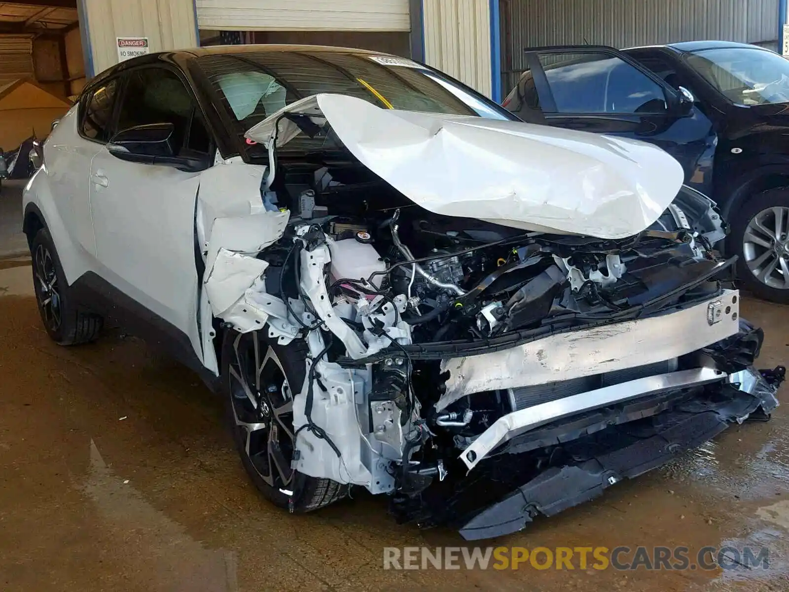 1 Photograph of a damaged car JTNKHMBX6K1040076 TOYOTA C-HR XLE 2019