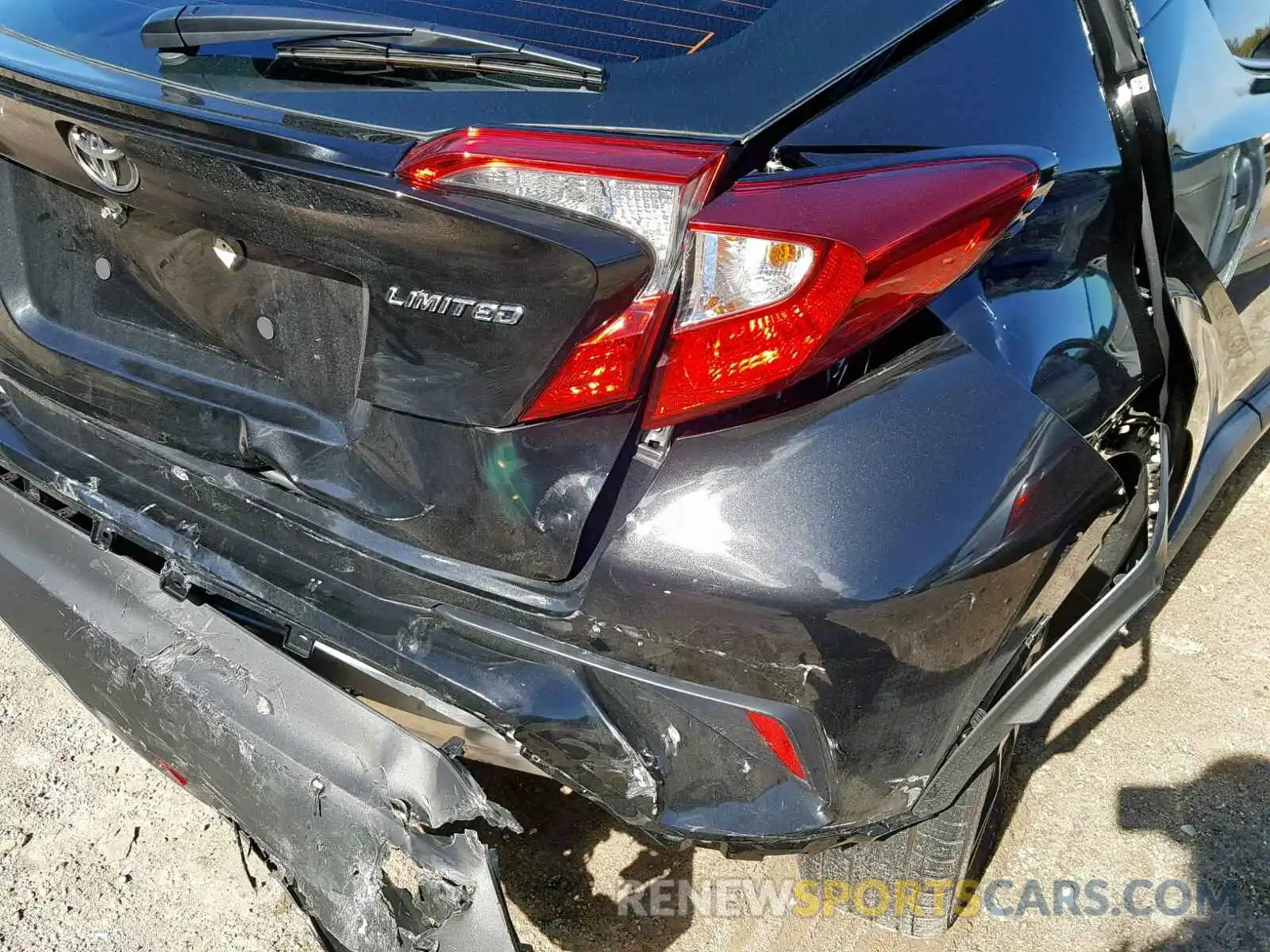 9 Photograph of a damaged car NMTKHMBX0KR070423 TOYOTA C-HR XLE 2019