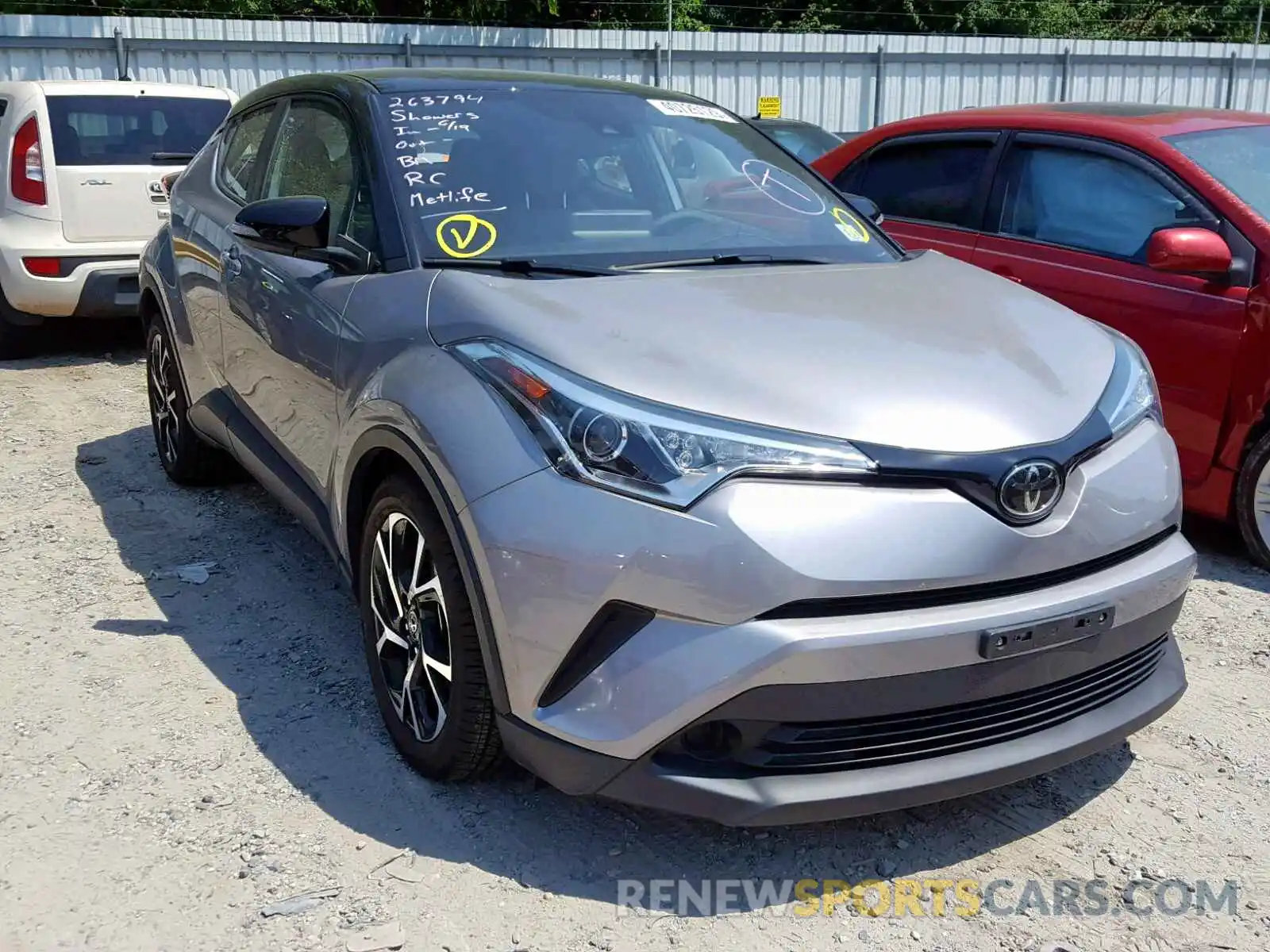 1 Фотография поврежденного автомобиля NMTKHMBX1KR077252 TOYOTA C-HR XLE 2019