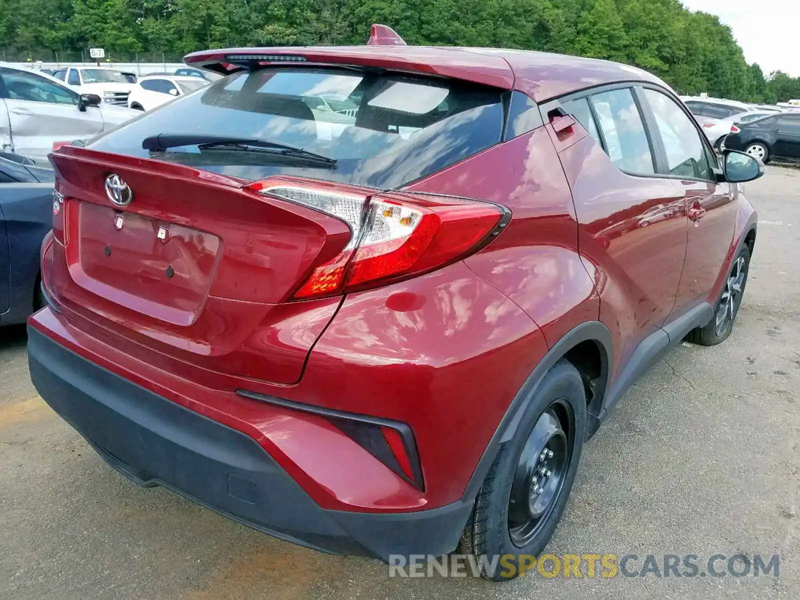 4 Photograph of a damaged car NMTKHMBX6KR075920 TOYOTA C-HR XLE 2019