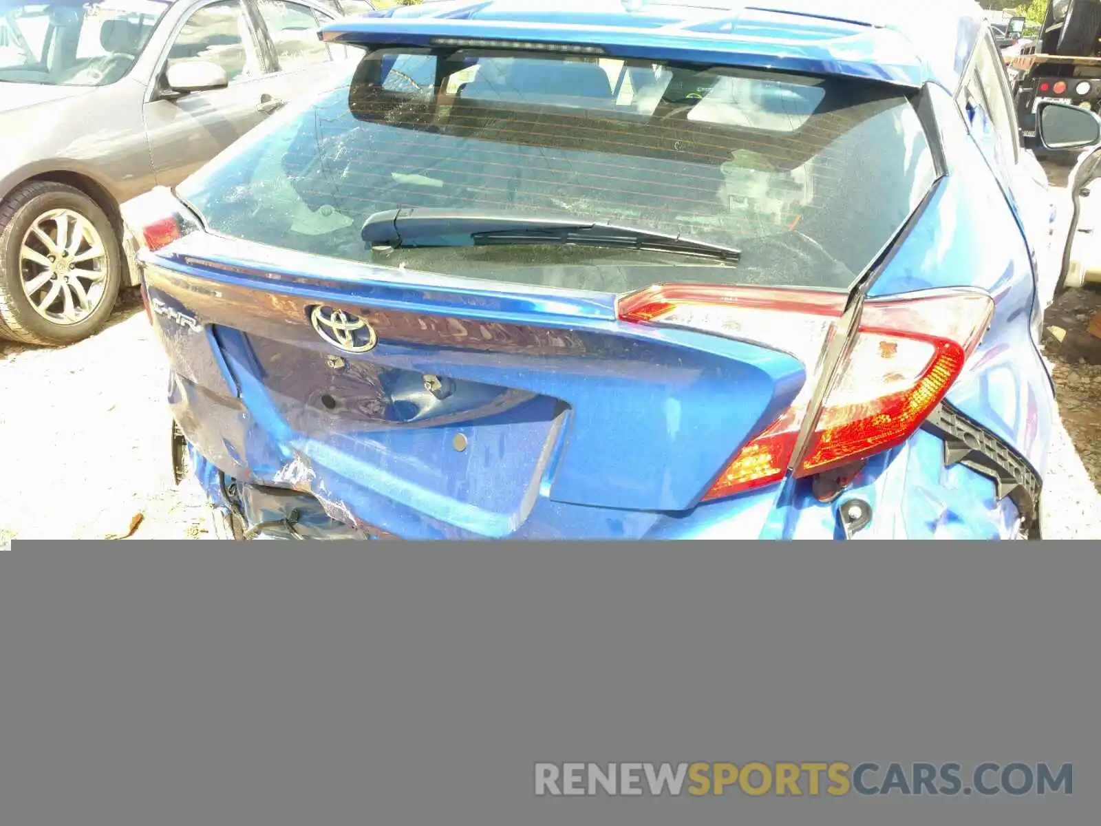 9 Photograph of a damaged car NMTKHMBX6KR075965 TOYOTA C-HR XLE 2019