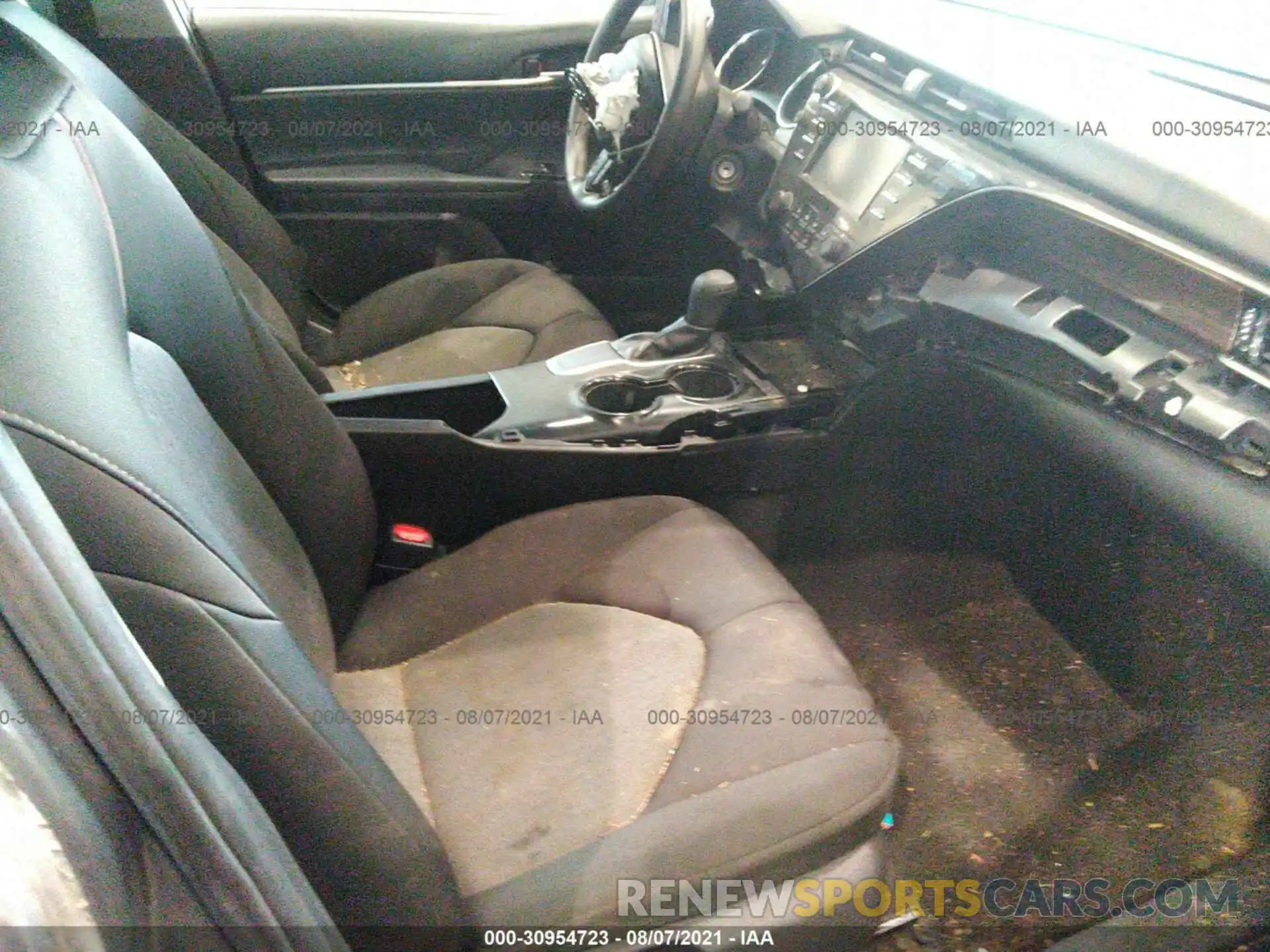 5 Photograph of a damaged car 000B11HK1KU215105 TOYOTA CAMRY 2019