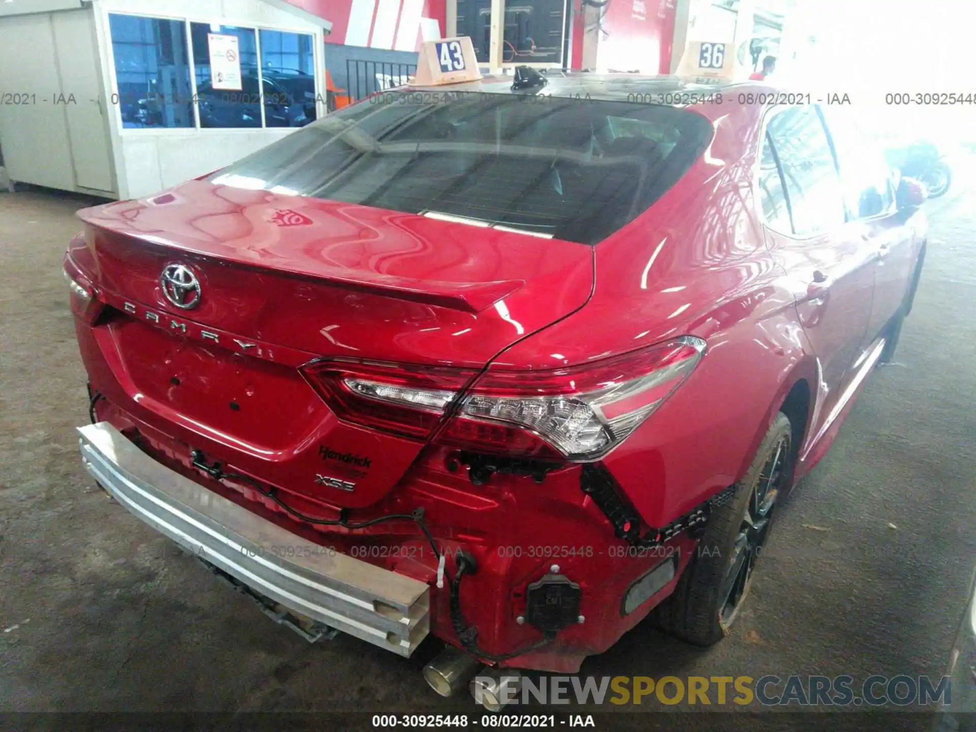 4 Photograph of a damaged car 000B61HK5KU170204 TOYOTA CAMRY 2019