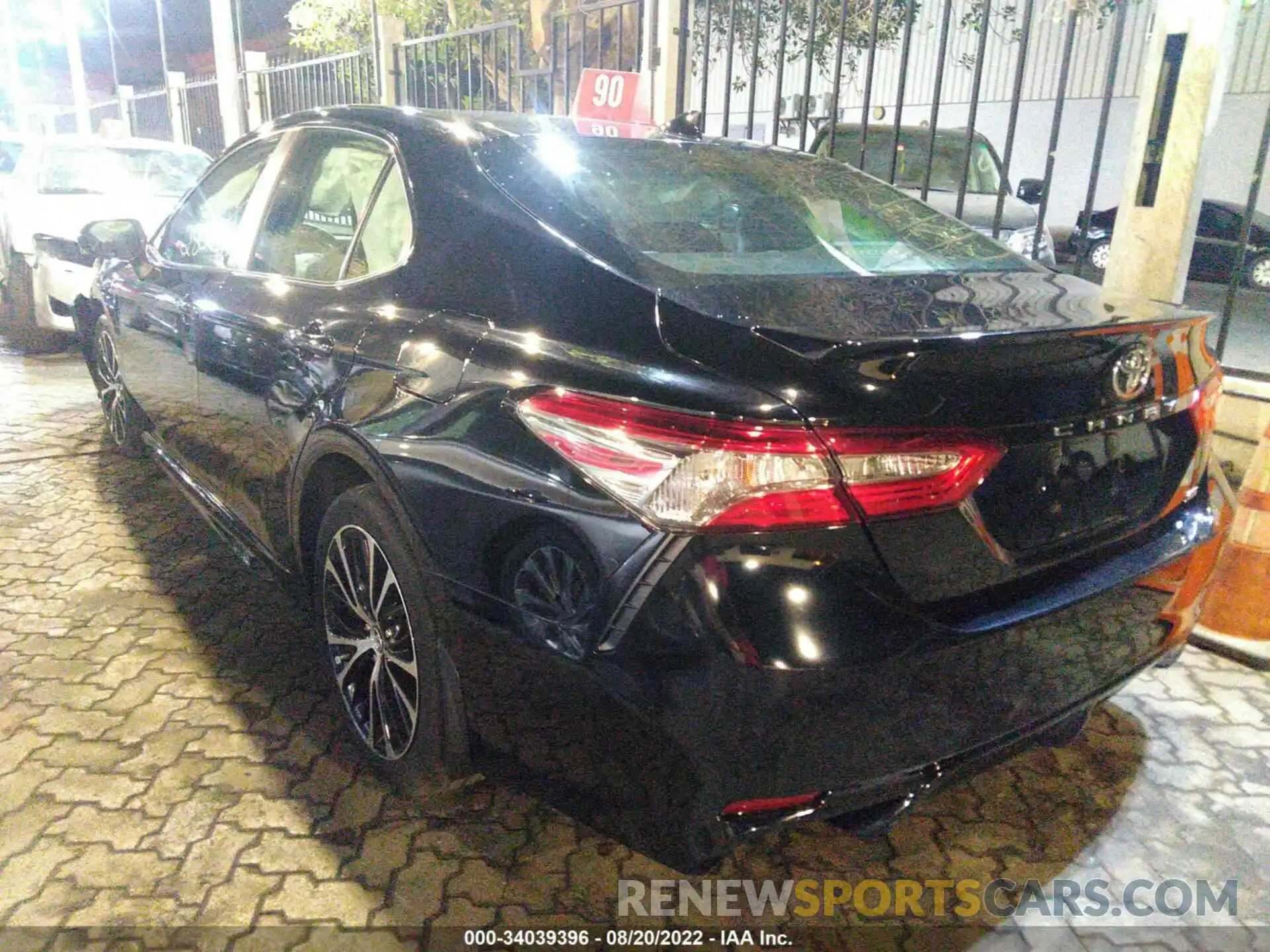 3 Photograph of a damaged car 001B11HKXKU685469 TOYOTA CAMRY 2019