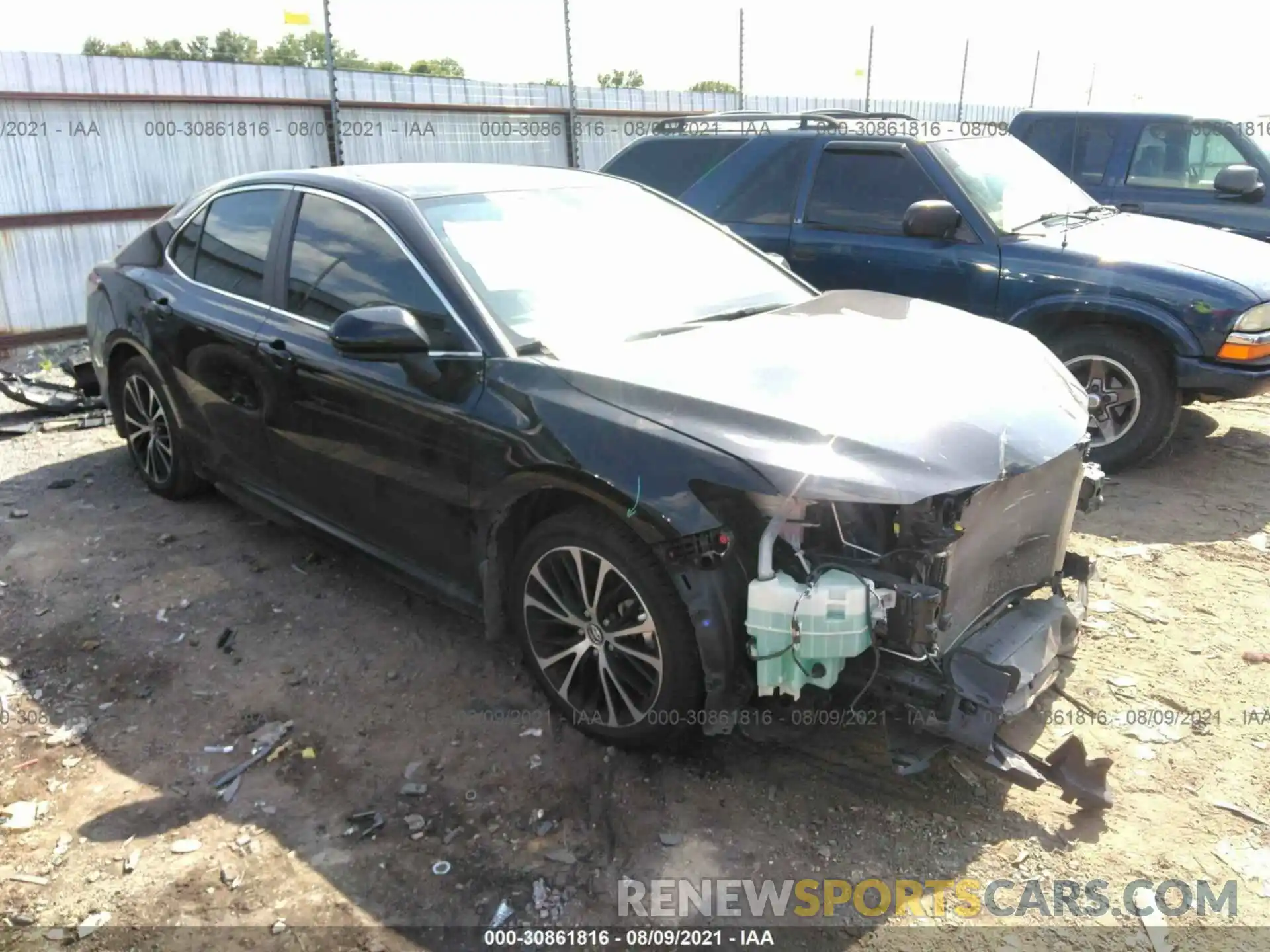 1 Photograph of a damaged car 4T1B118K5KU681250 TOYOTA CAMRY 2019