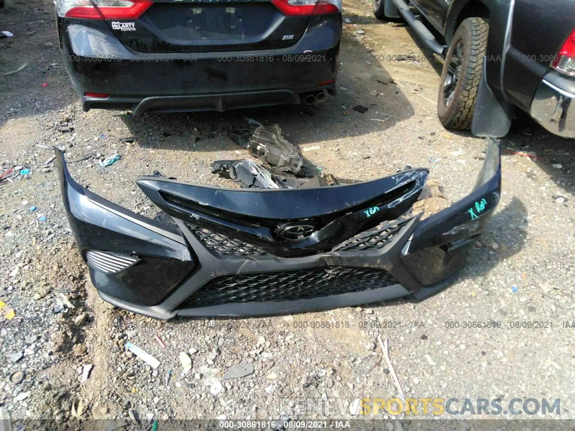 12 Photograph of a damaged car 4T1B118K5KU681250 TOYOTA CAMRY 2019