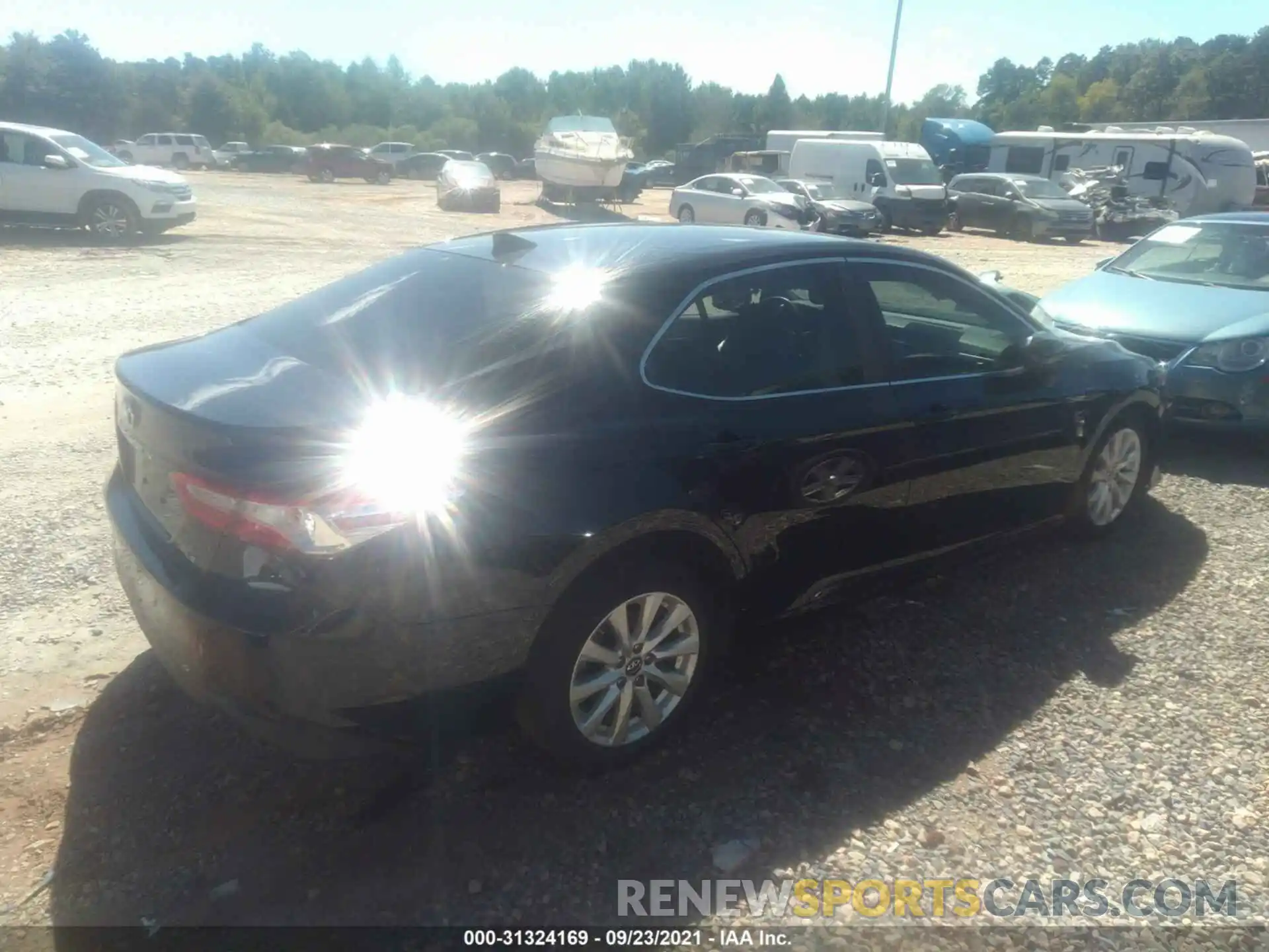 4 Photograph of a damaged car 4T1B11HK0K4772040 TOYOTA CAMRY 2019