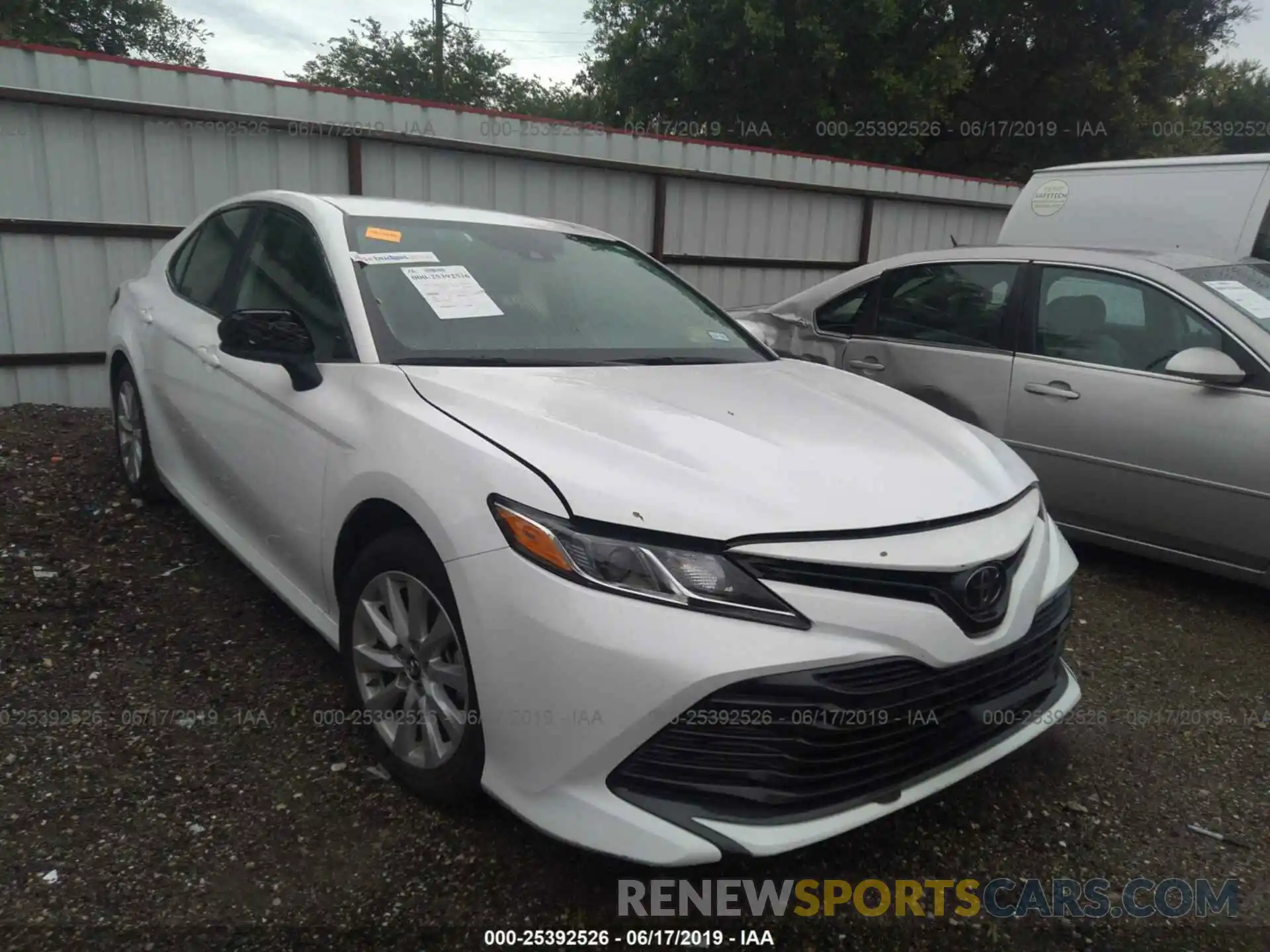 1 Photograph of a damaged car 4T1B11HK0KU160890 TOYOTA CAMRY 2019