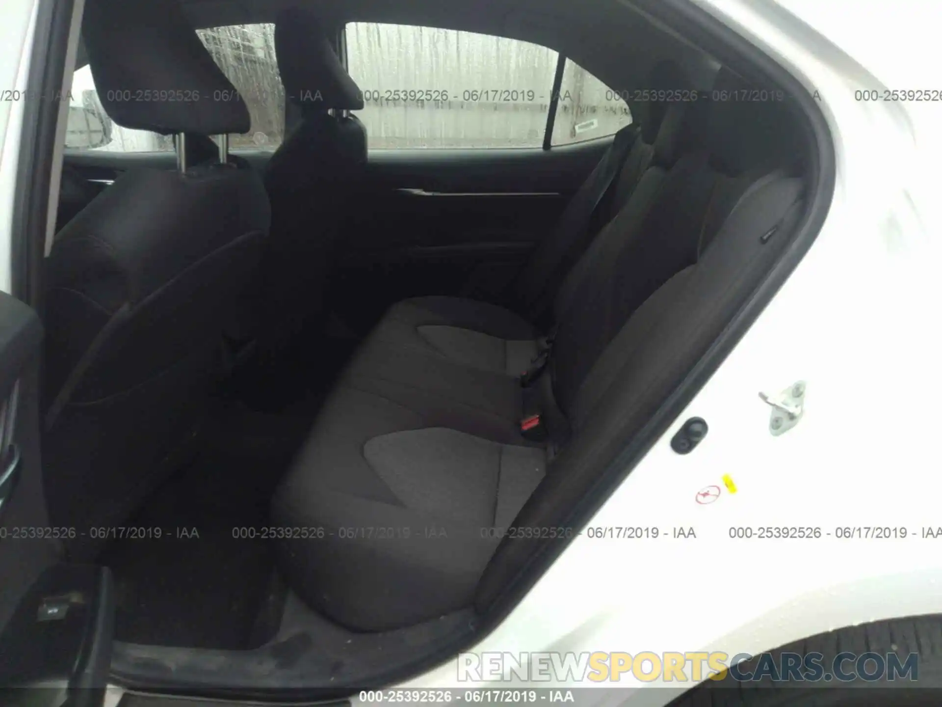 8 Фотография поврежденного автомобиля 4T1B11HK0KU160890 TOYOTA CAMRY 2019