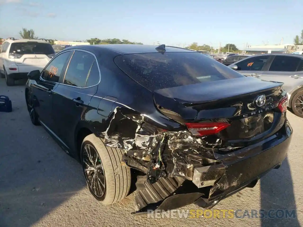 3 Photograph of a damaged car 4T1B11HK0KU161215 TOYOTA CAMRY 2019