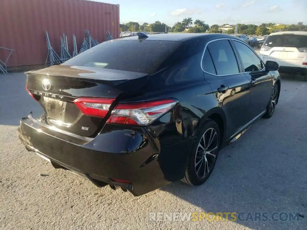 4 Photograph of a damaged car 4T1B11HK0KU161215 TOYOTA CAMRY 2019