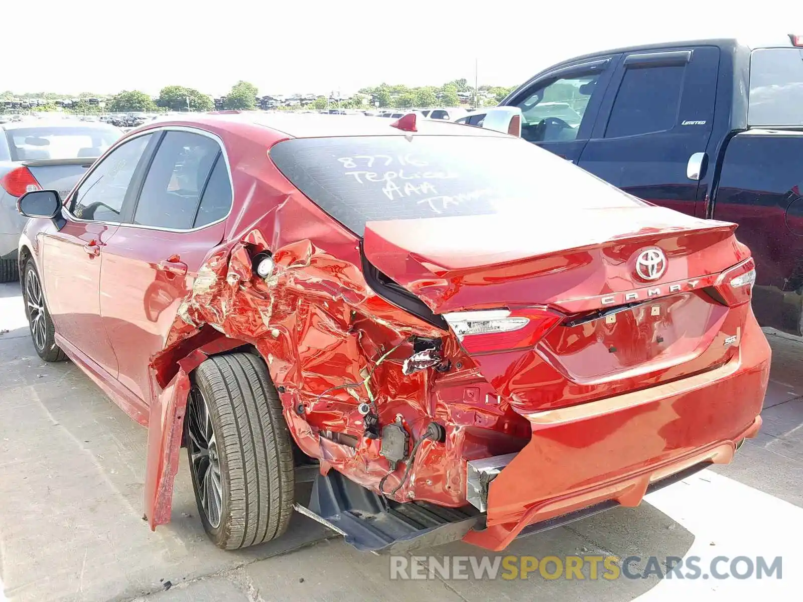 3 Photograph of a damaged car 4T1B11HK0KU162252 TOYOTA CAMRY 2019