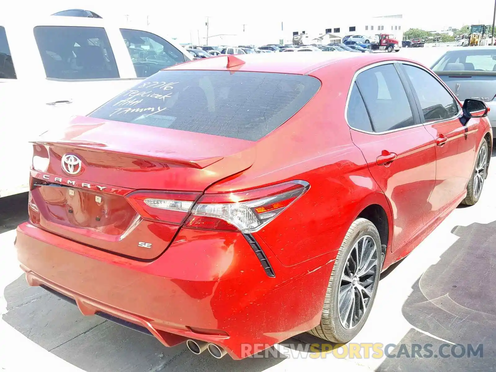 4 Photograph of a damaged car 4T1B11HK0KU162252 TOYOTA CAMRY 2019