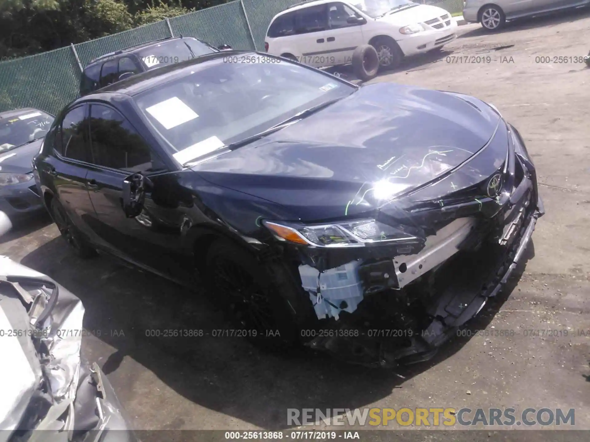 1 Photograph of a damaged car 4T1B11HK0KU162283 TOYOTA CAMRY 2019