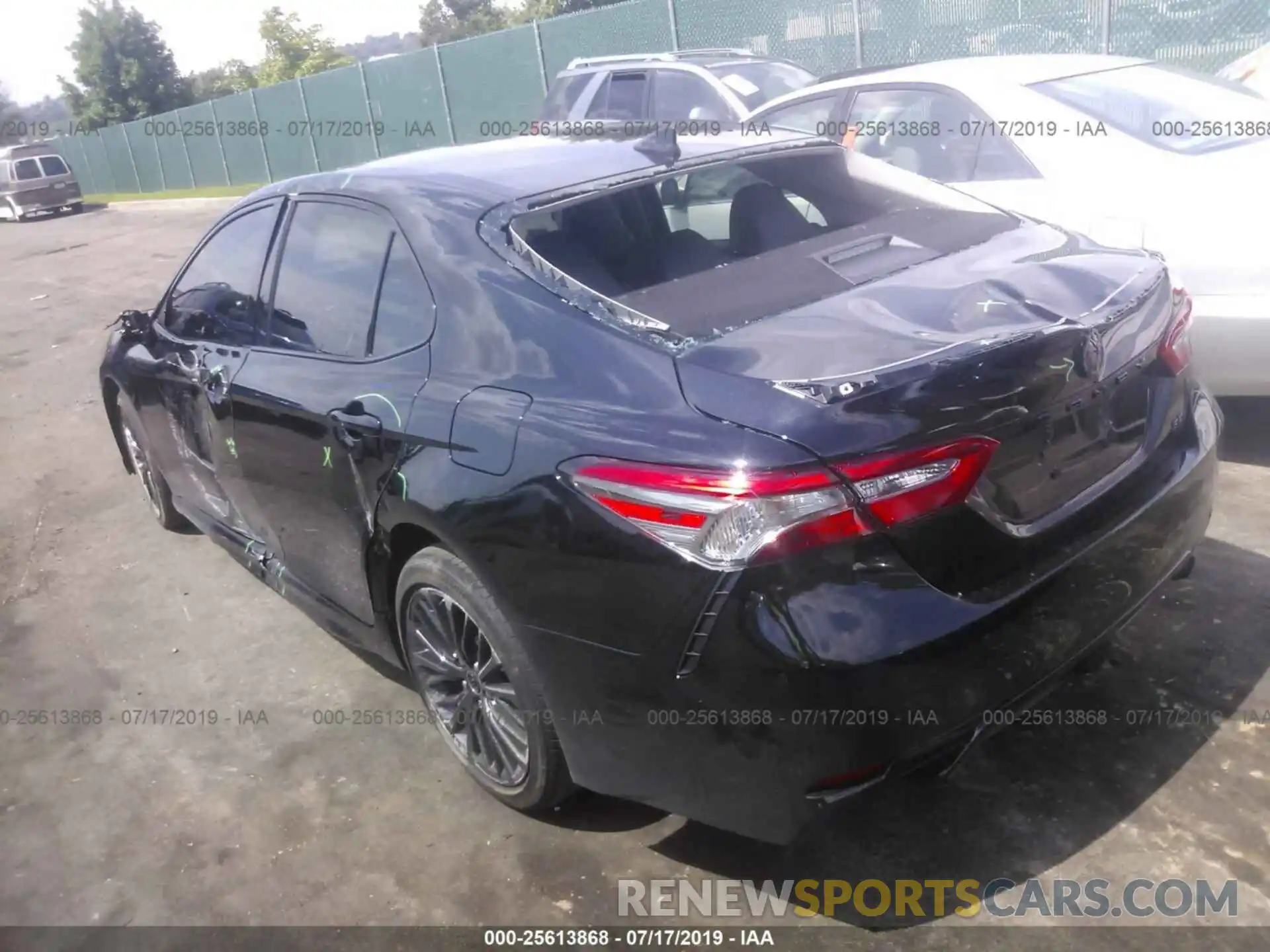 3 Photograph of a damaged car 4T1B11HK0KU162283 TOYOTA CAMRY 2019