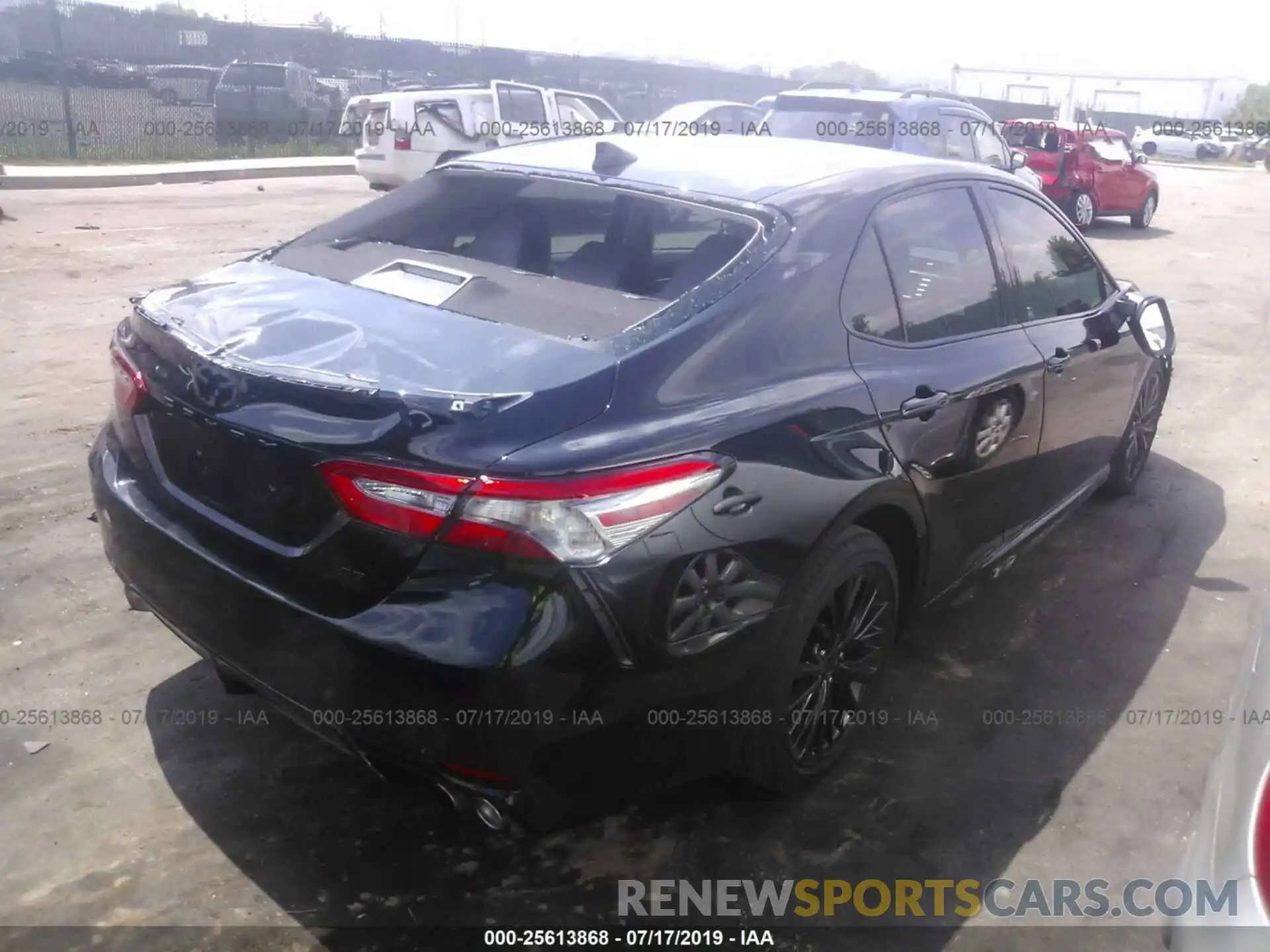 4 Photograph of a damaged car 4T1B11HK0KU162283 TOYOTA CAMRY 2019