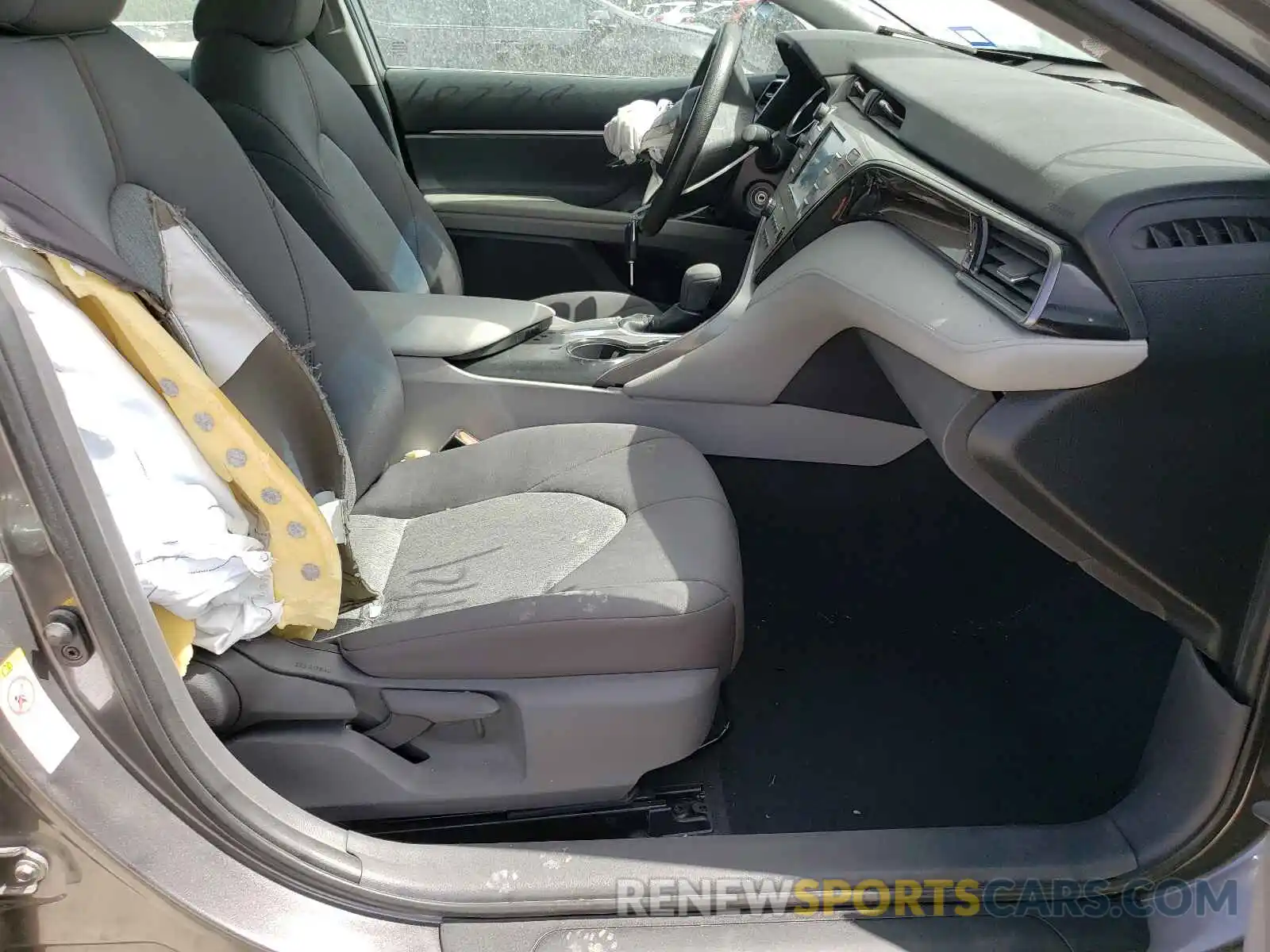 5 Photograph of a damaged car 4T1B11HK0KU162378 TOYOTA CAMRY 2019