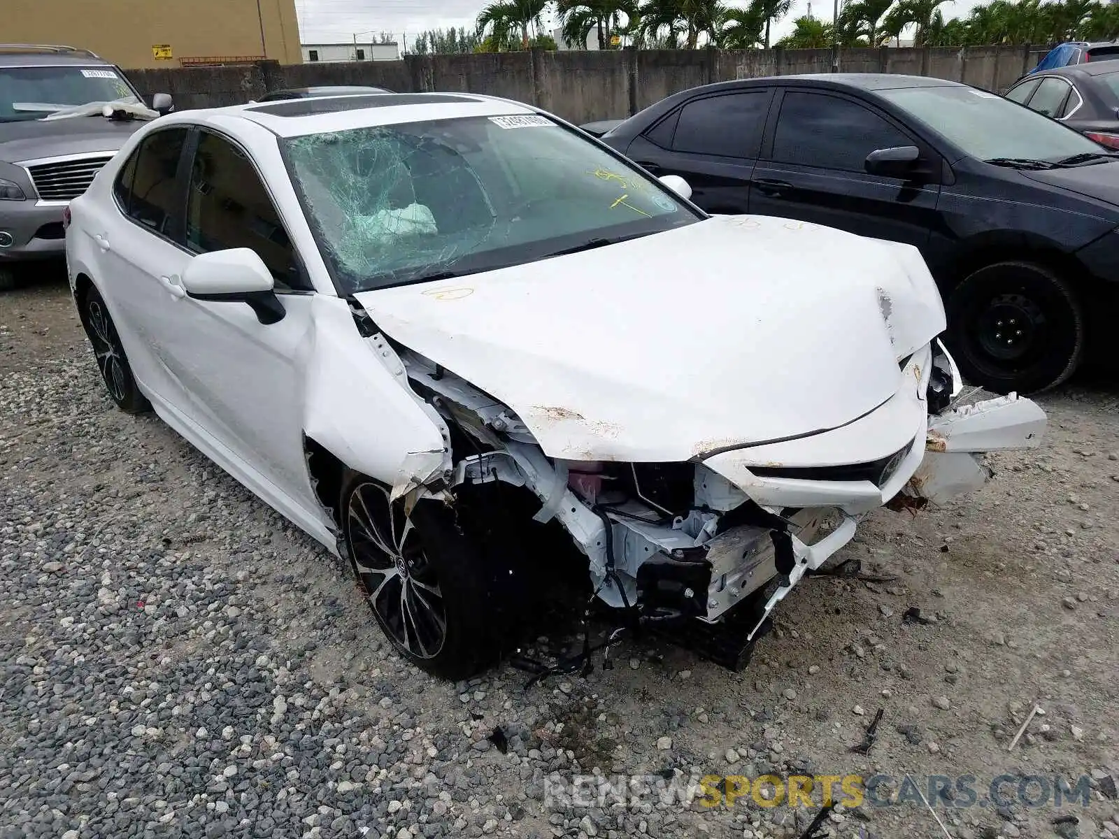 1 Photograph of a damaged car 4T1B11HK0KU162509 TOYOTA CAMRY 2019