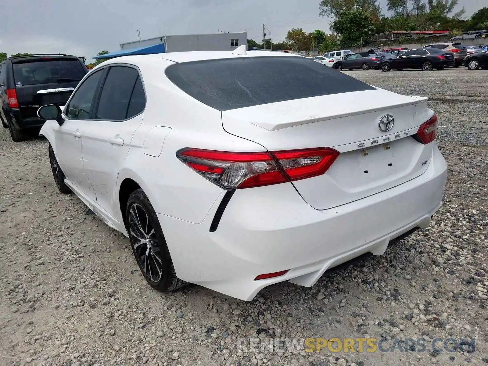 3 Photograph of a damaged car 4T1B11HK0KU162509 TOYOTA CAMRY 2019