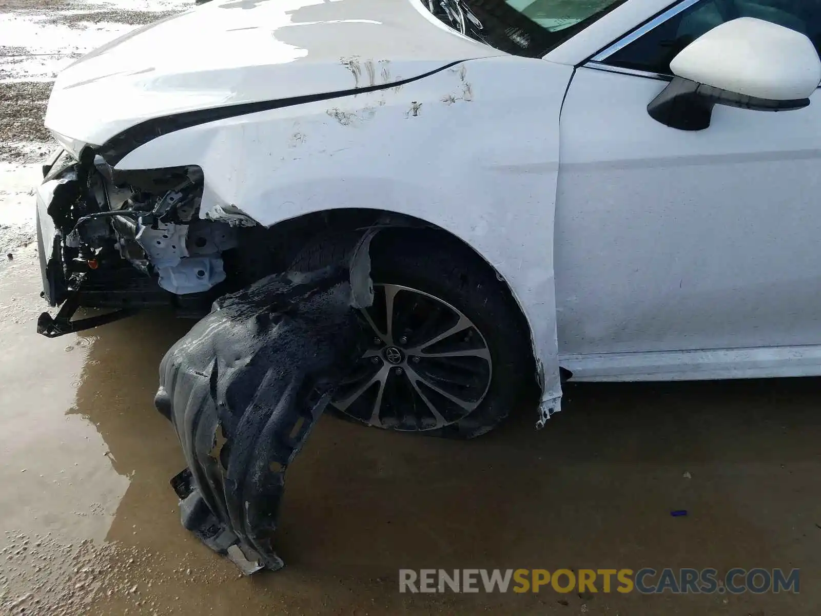 9 Photograph of a damaged car 4T1B11HK0KU162591 TOYOTA CAMRY 2019