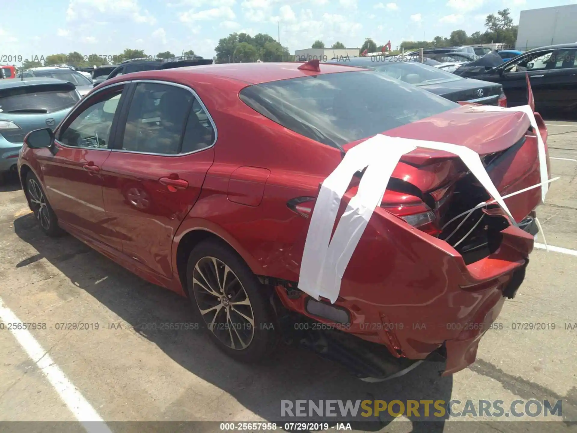 3 Photograph of a damaged car 4T1B11HK0KU162882 TOYOTA CAMRY 2019