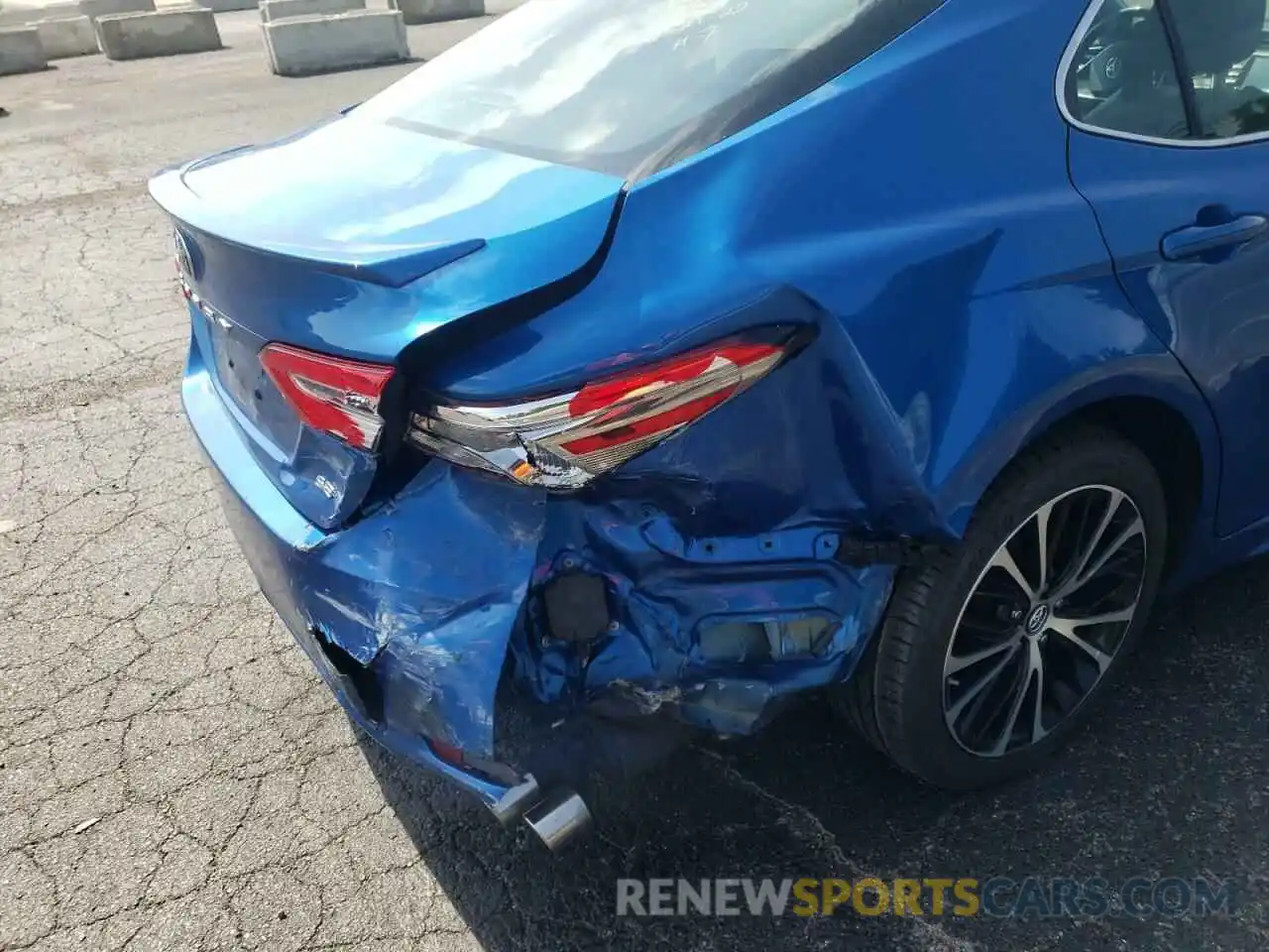 9 Photograph of a damaged car 4T1B11HK0KU164065 TOYOTA CAMRY 2019