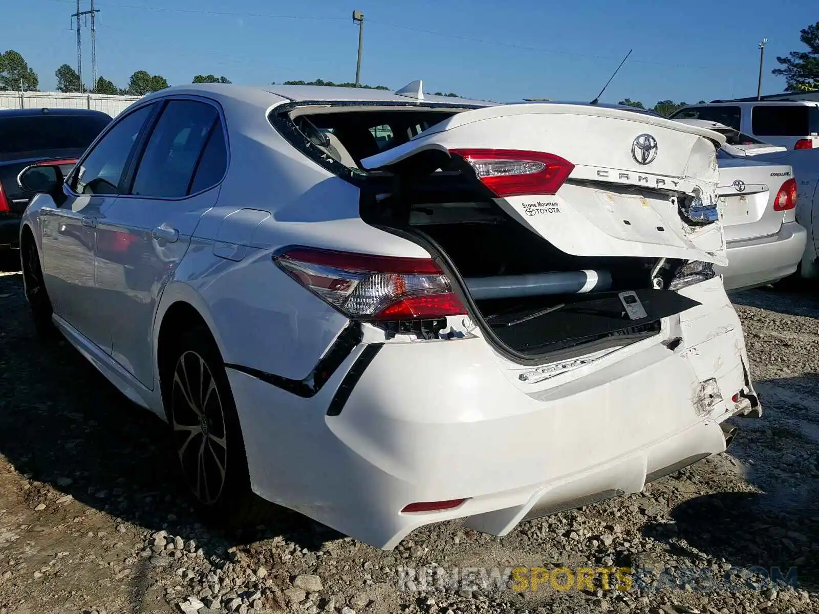 3 Photograph of a damaged car 4T1B11HK0KU164745 TOYOTA CAMRY 2019