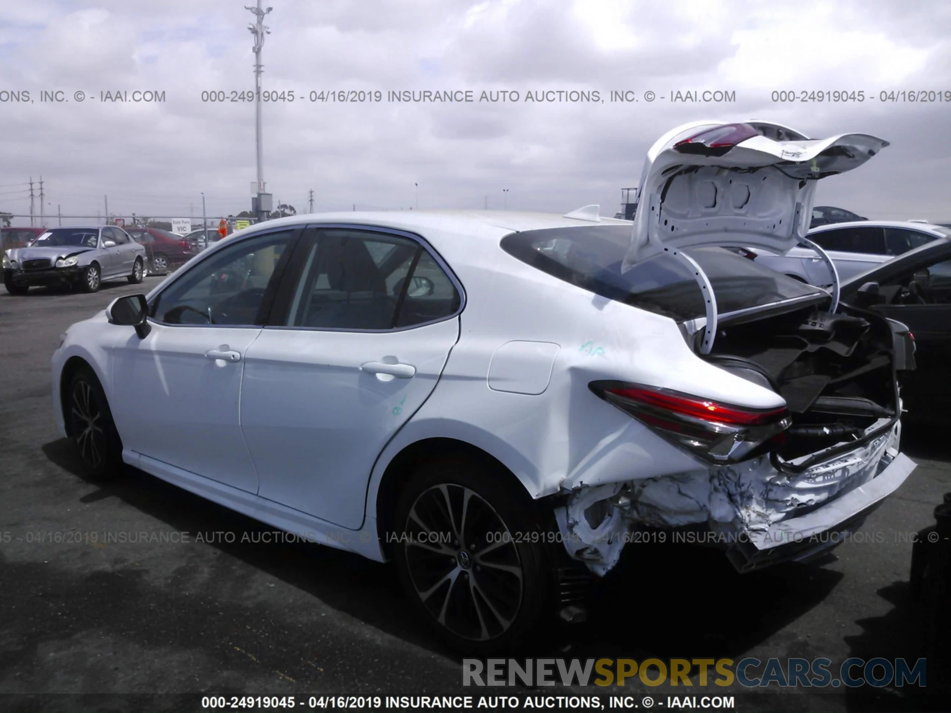 3 Photograph of a damaged car 4T1B11HK0KU166480 TOYOTA CAMRY 2019