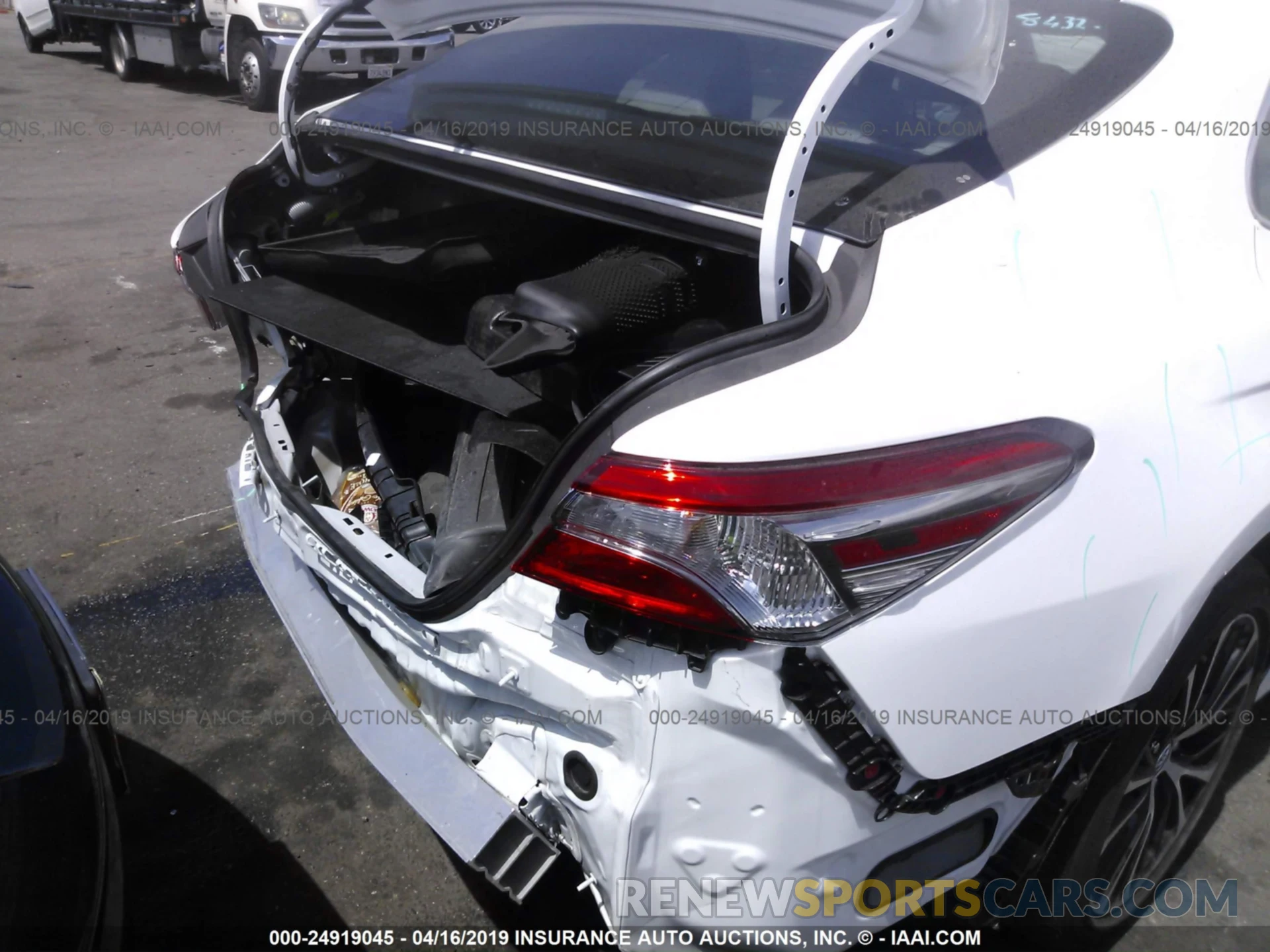 6 Photograph of a damaged car 4T1B11HK0KU166480 TOYOTA CAMRY 2019