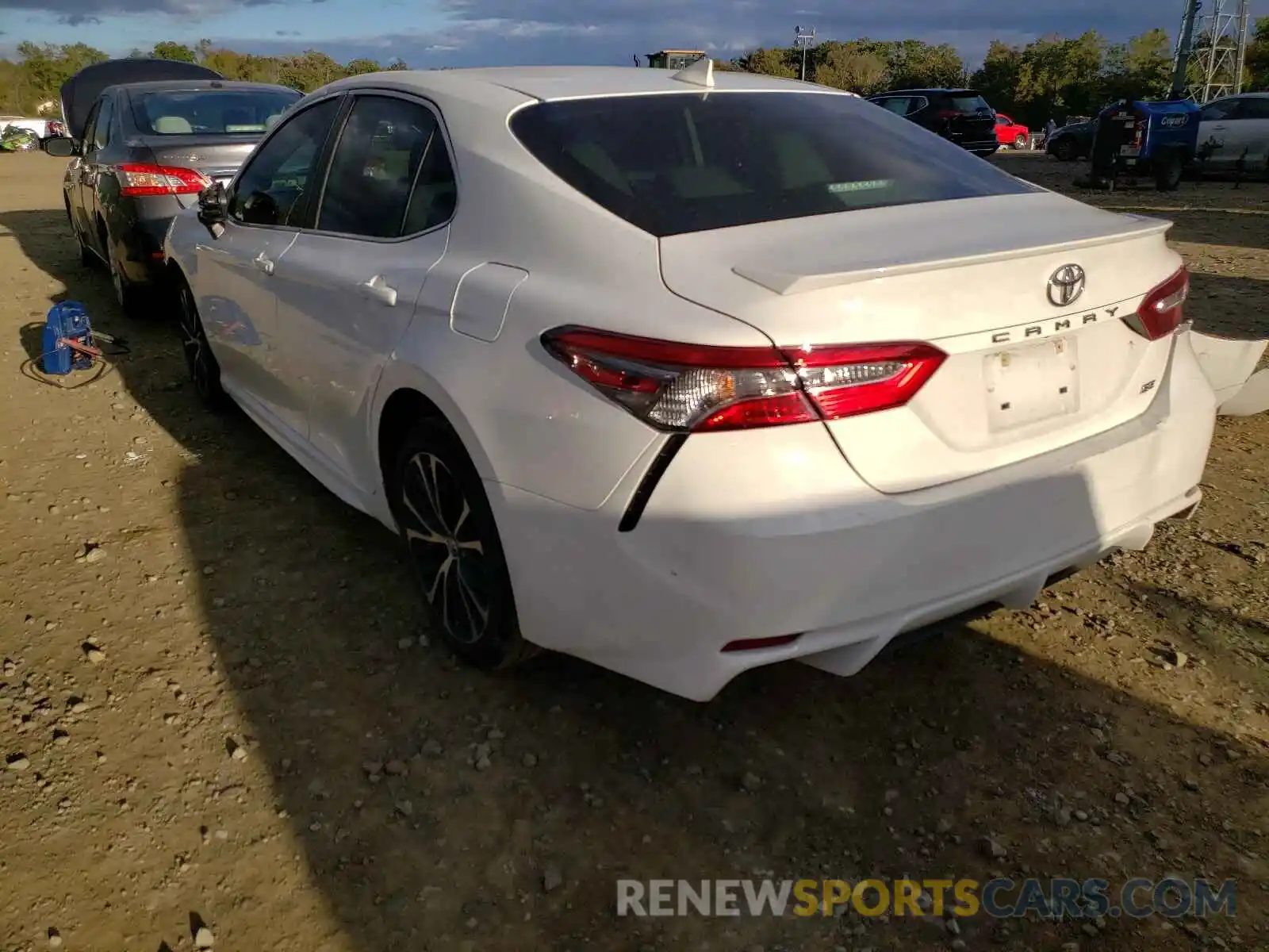 3 Photograph of a damaged car 4T1B11HK0KU169198 TOYOTA CAMRY 2019