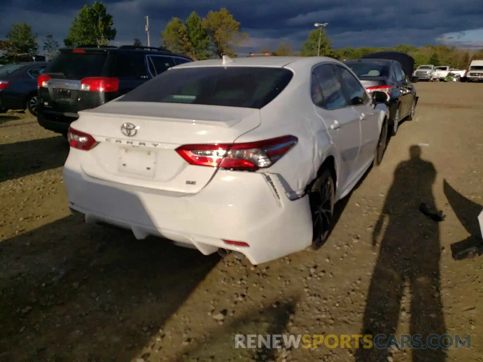 4 Photograph of a damaged car 4T1B11HK0KU169198 TOYOTA CAMRY 2019