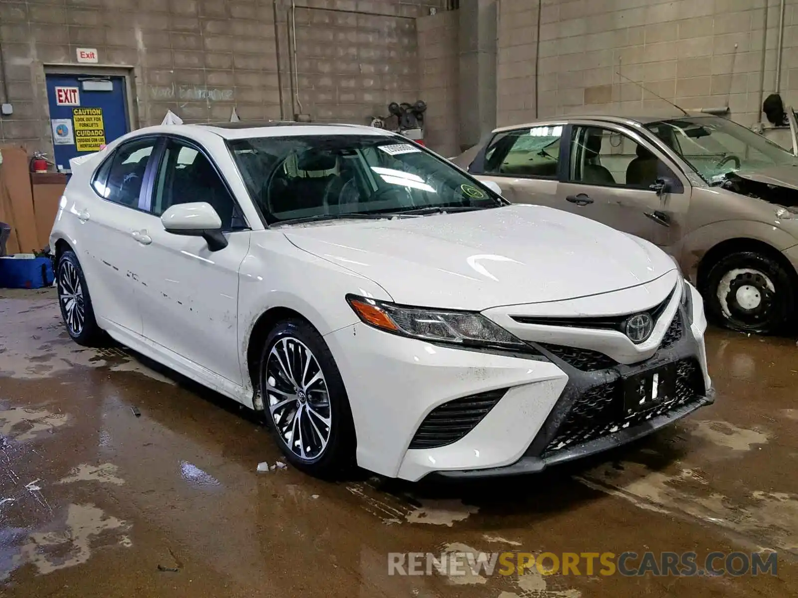 1 Photograph of a damaged car 4T1B11HK0KU171131 TOYOTA CAMRY 2019