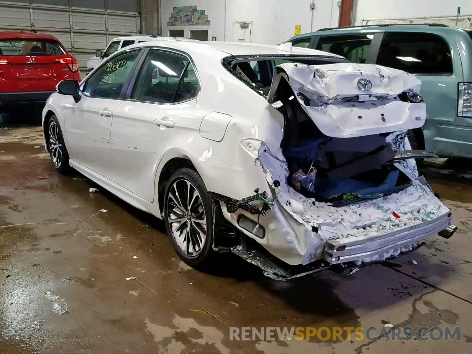 3 Photograph of a damaged car 4T1B11HK0KU171131 TOYOTA CAMRY 2019