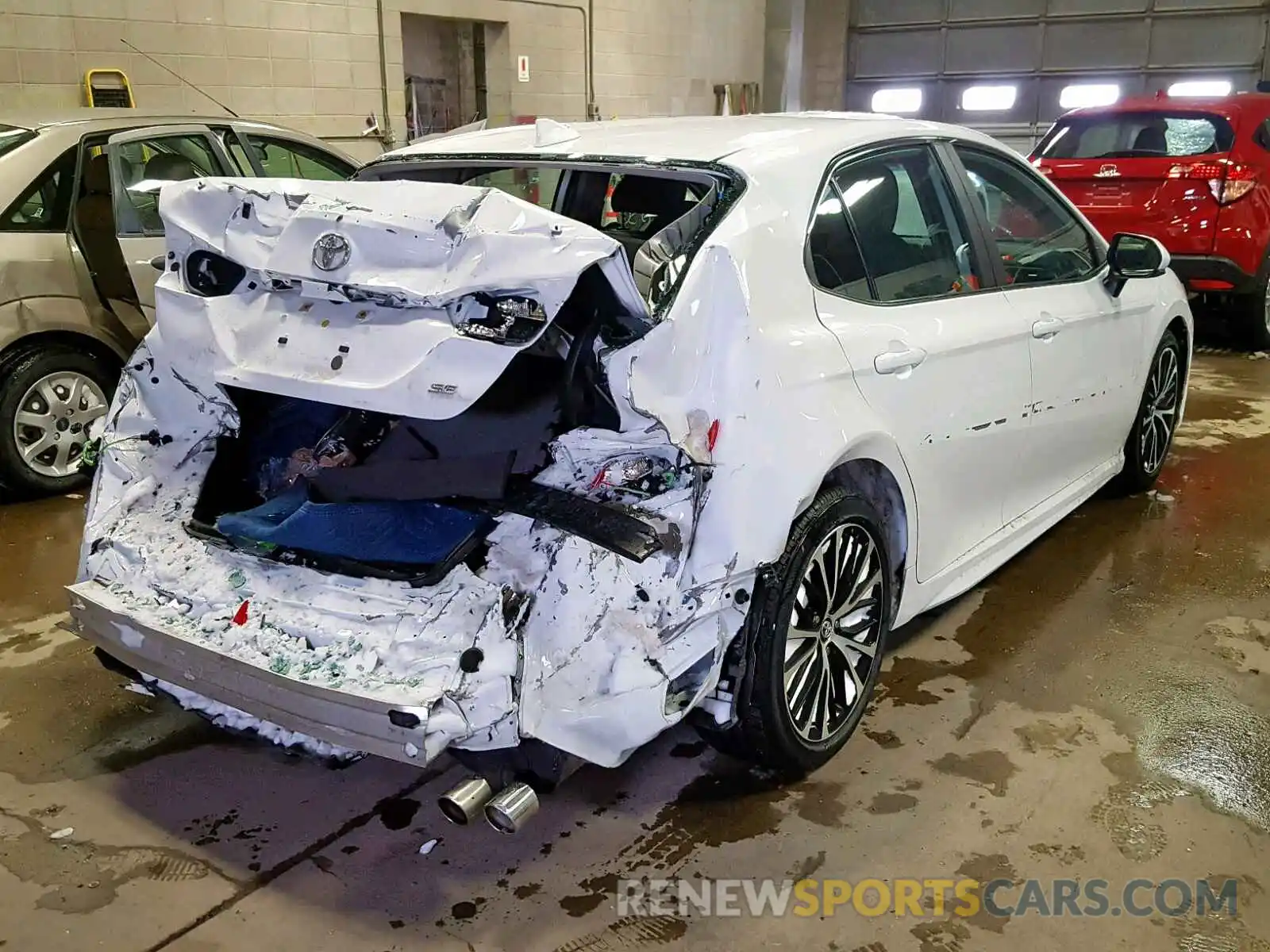 4 Photograph of a damaged car 4T1B11HK0KU171131 TOYOTA CAMRY 2019