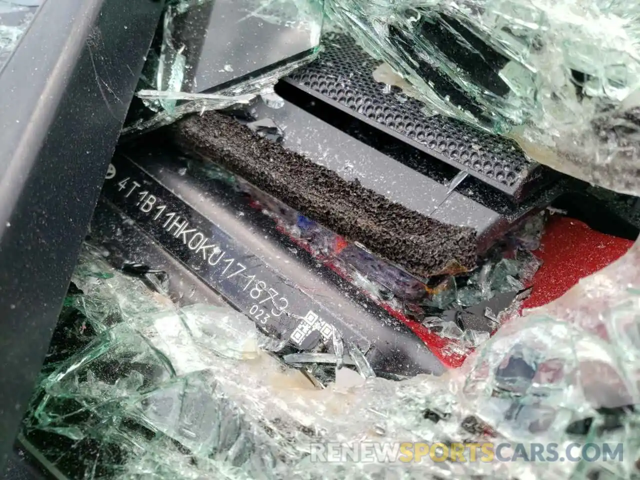 10 Photograph of a damaged car 4T1B11HK0KU171873 TOYOTA CAMRY 2019