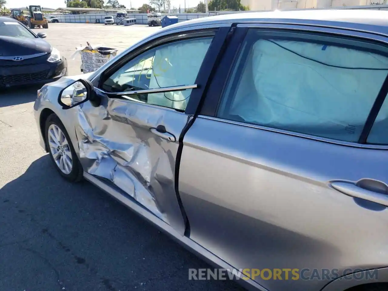 10 Photograph of a damaged car 4T1B11HK0KU180489 TOYOTA CAMRY 2019