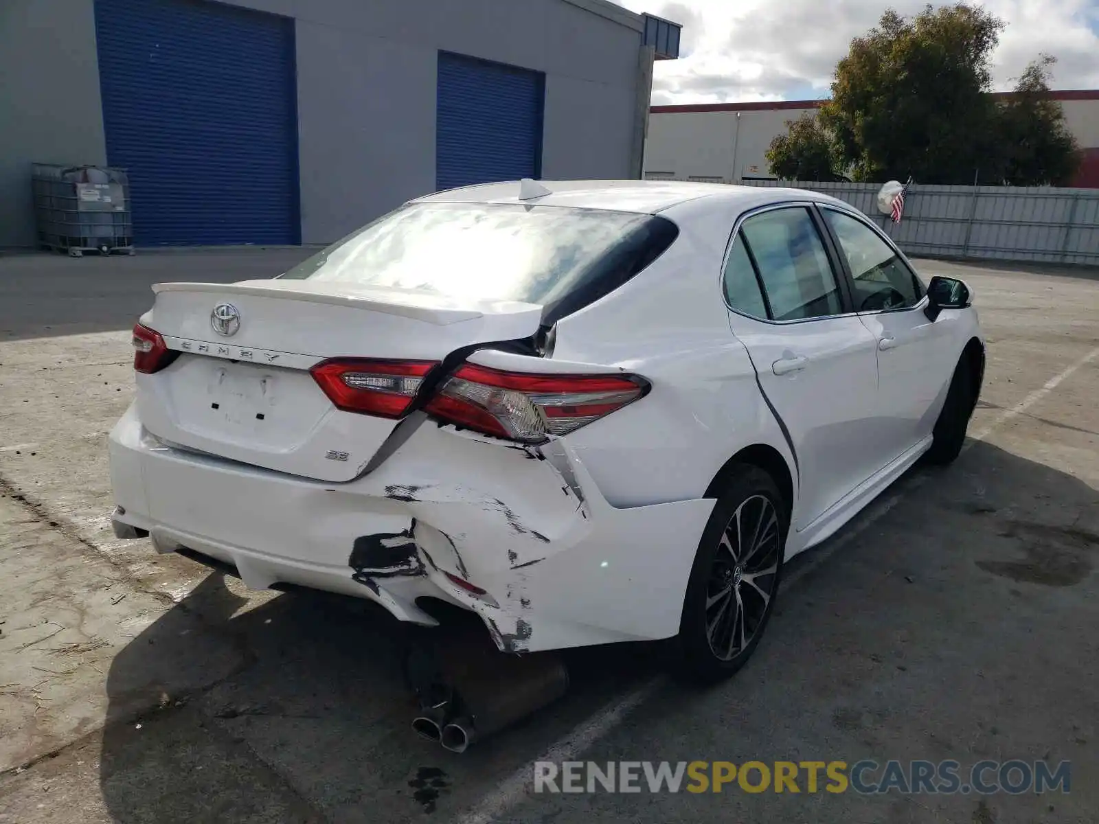 4 Photograph of a damaged car 4T1B11HK0KU183117 TOYOTA CAMRY 2019