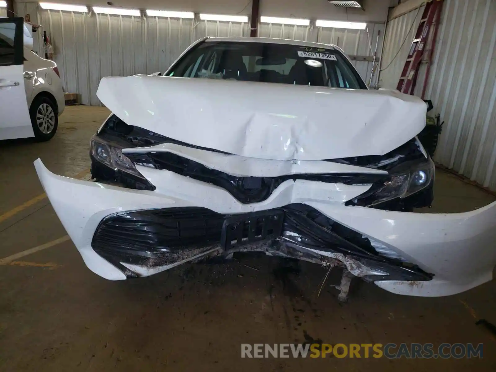 9 Photograph of a damaged car 4T1B11HK0KU183358 TOYOTA CAMRY 2019