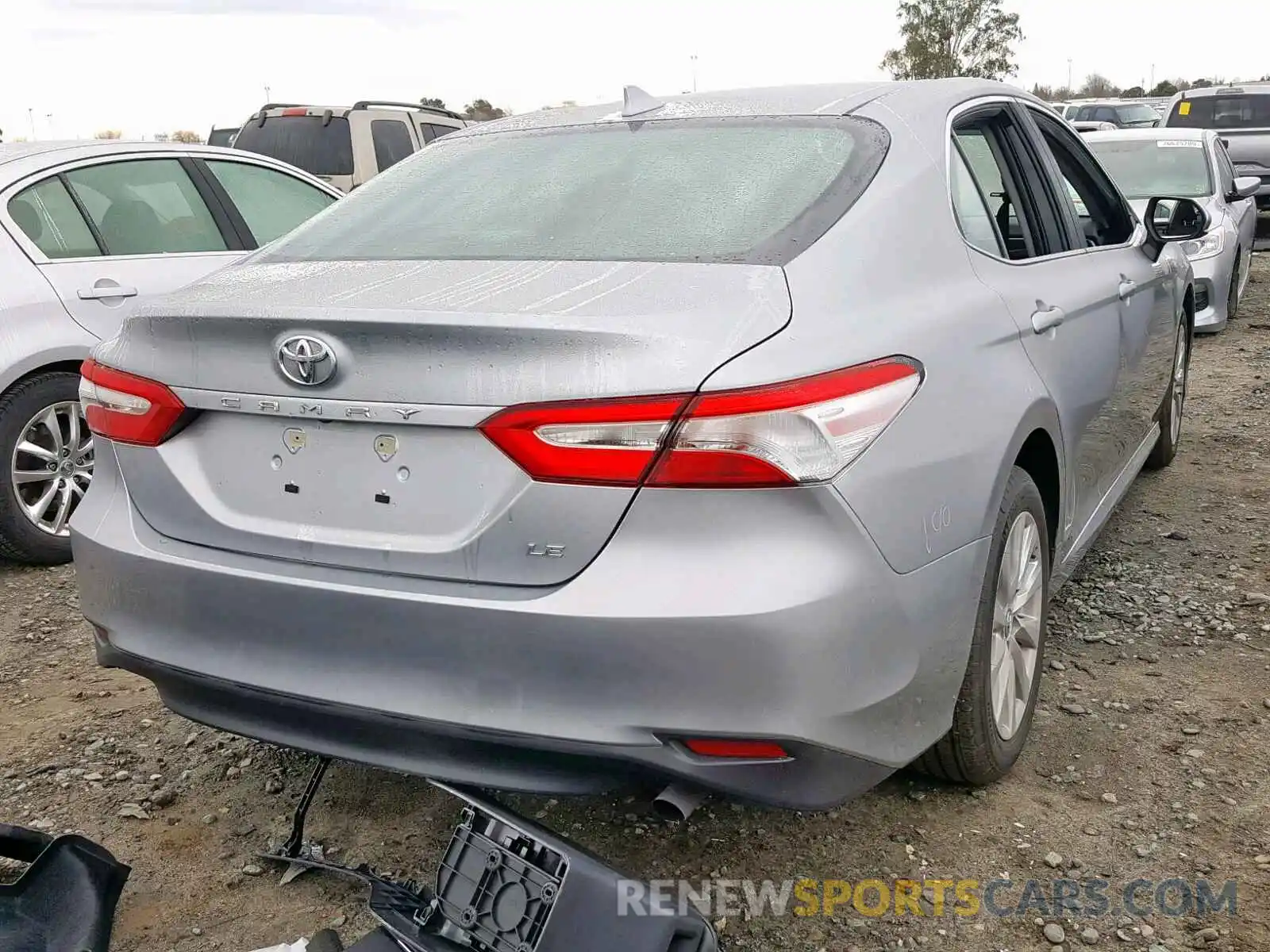 4 Фотография поврежденного автомобиля 4T1B11HK0KU183540 TOYOTA CAMRY 2019