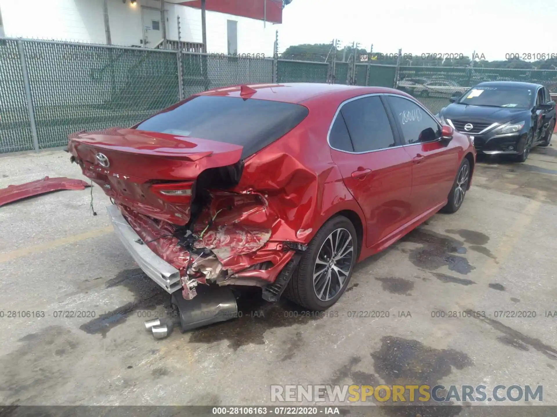 4 Photograph of a damaged car 4T1B11HK0KU185918 TOYOTA CAMRY 2019