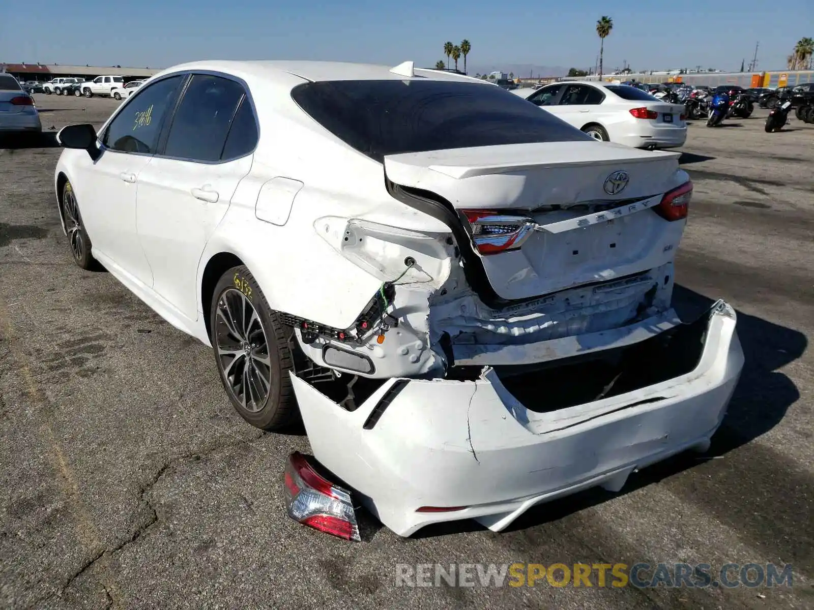 3 Photograph of a damaged car 4T1B11HK0KU186390 TOYOTA CAMRY 2019