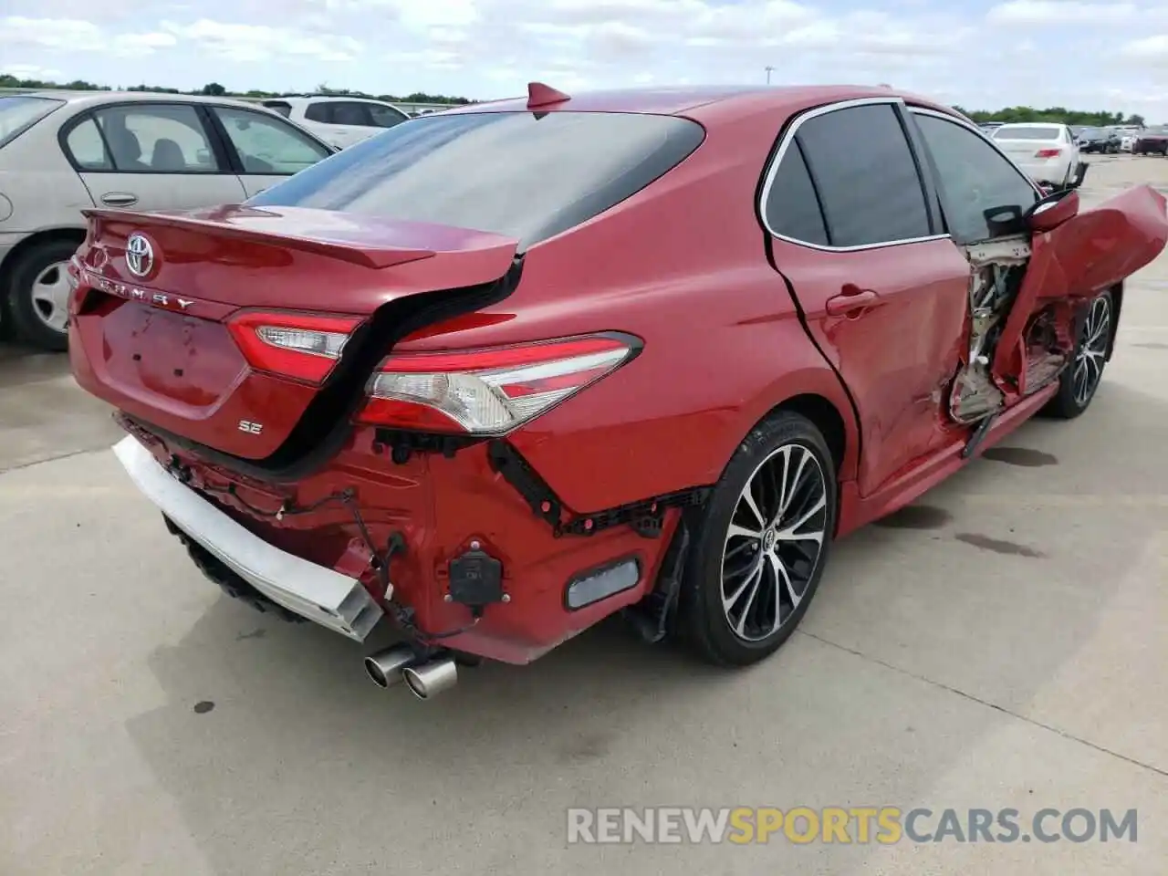 4 Фотография поврежденного автомобиля 4T1B11HK0KU189693 TOYOTA CAMRY 2019